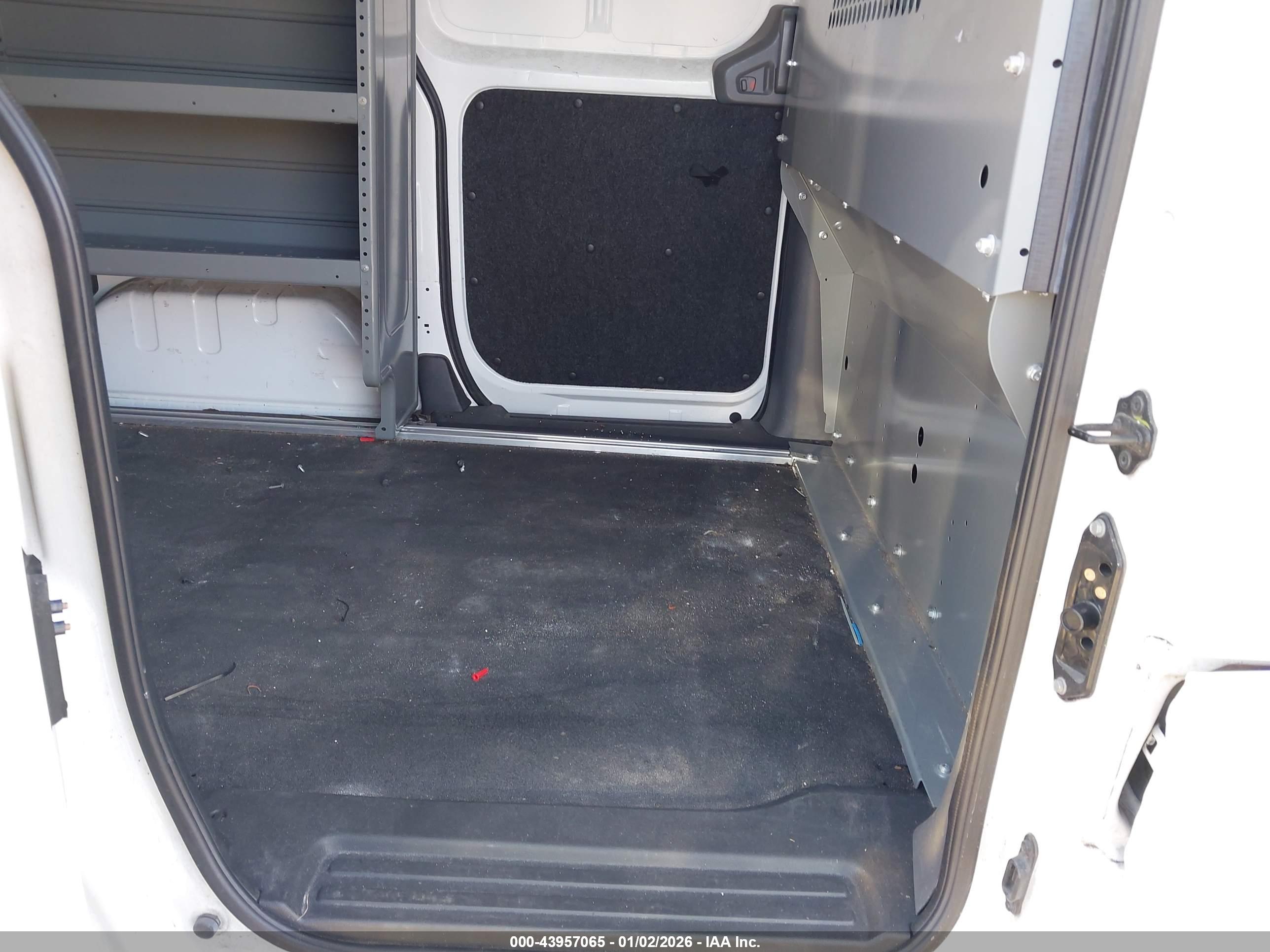 NISSAN NV200 image 8