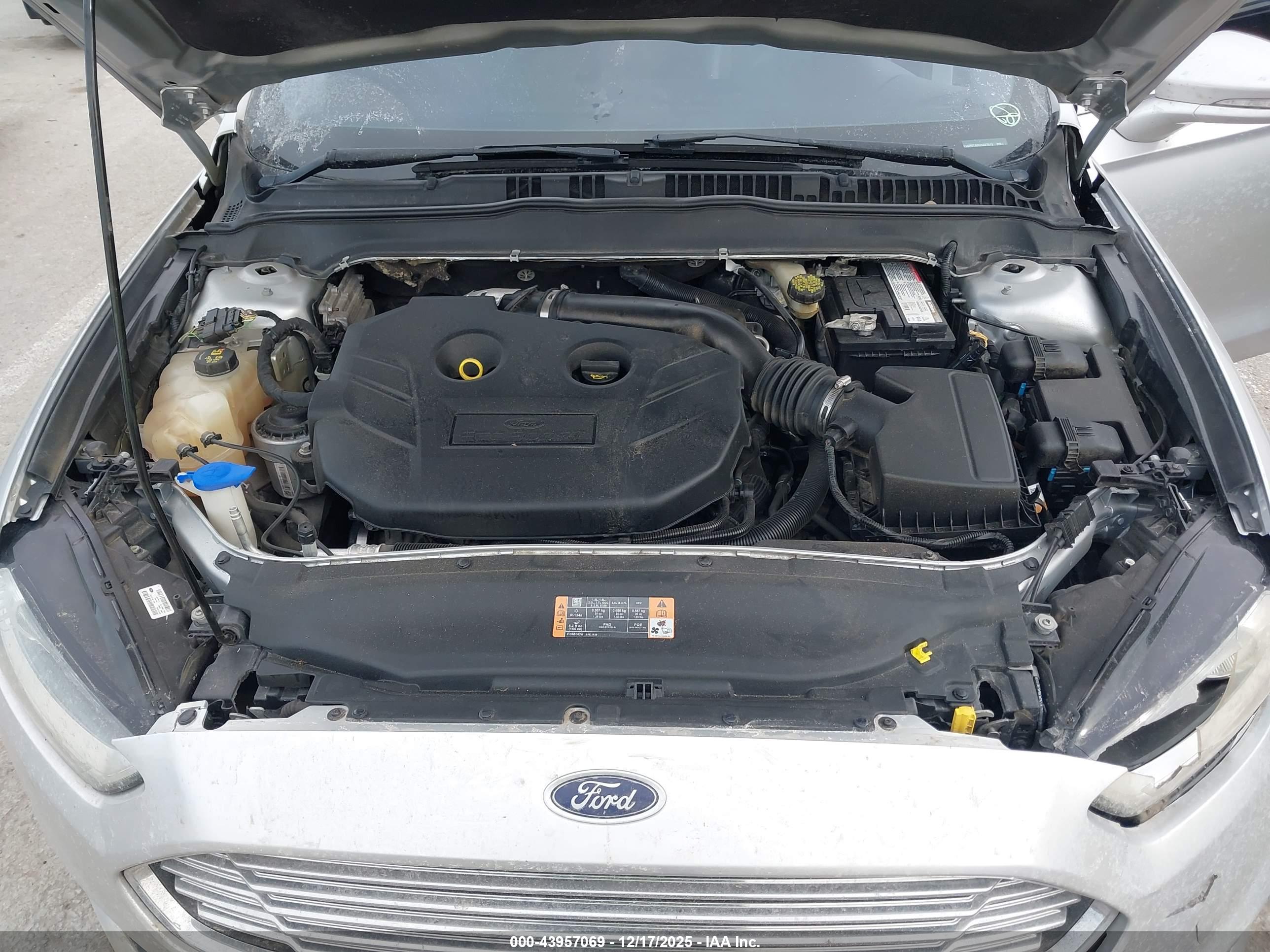 FORD FUSION image 10