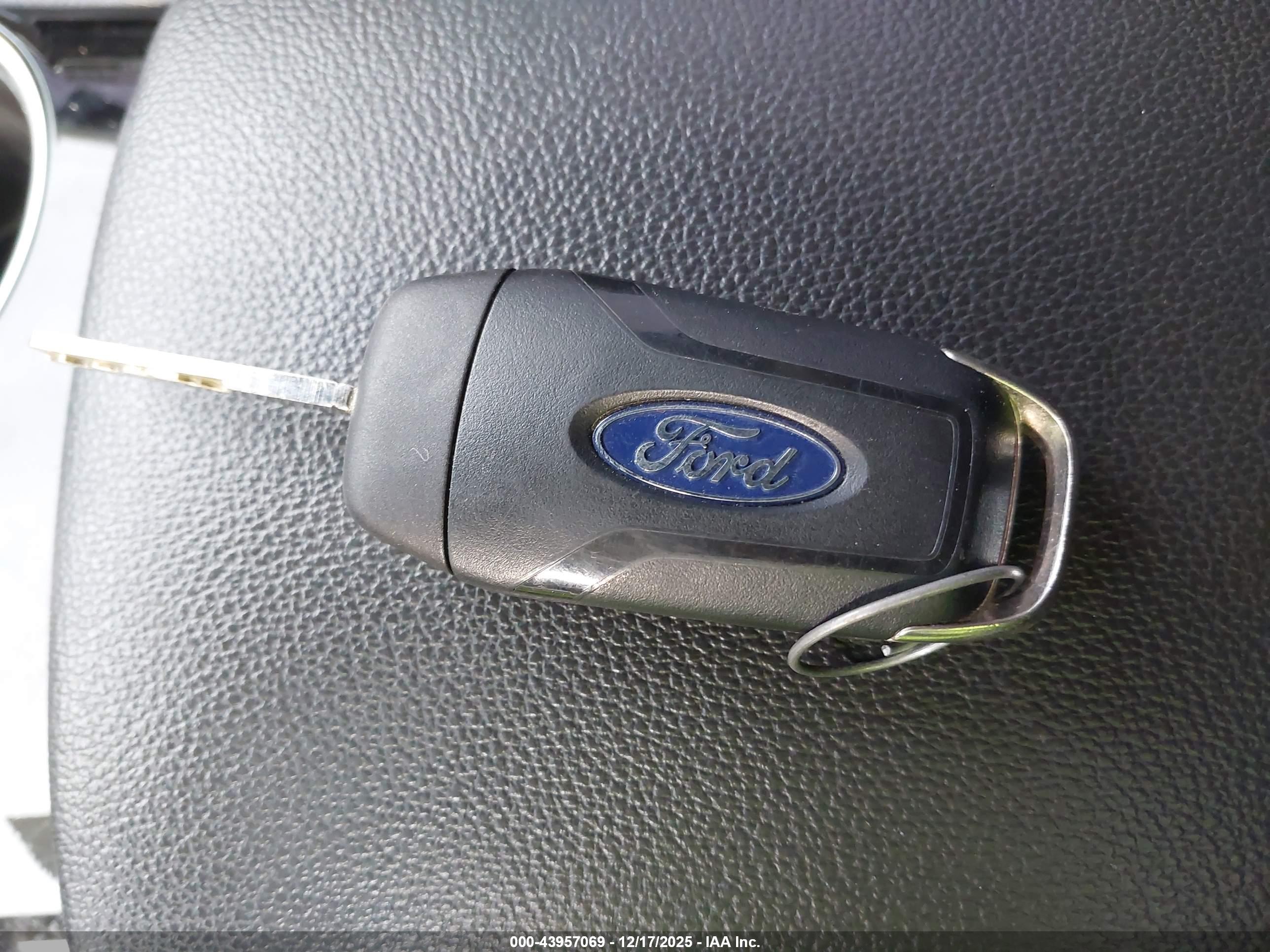 FORD FUSION image 11