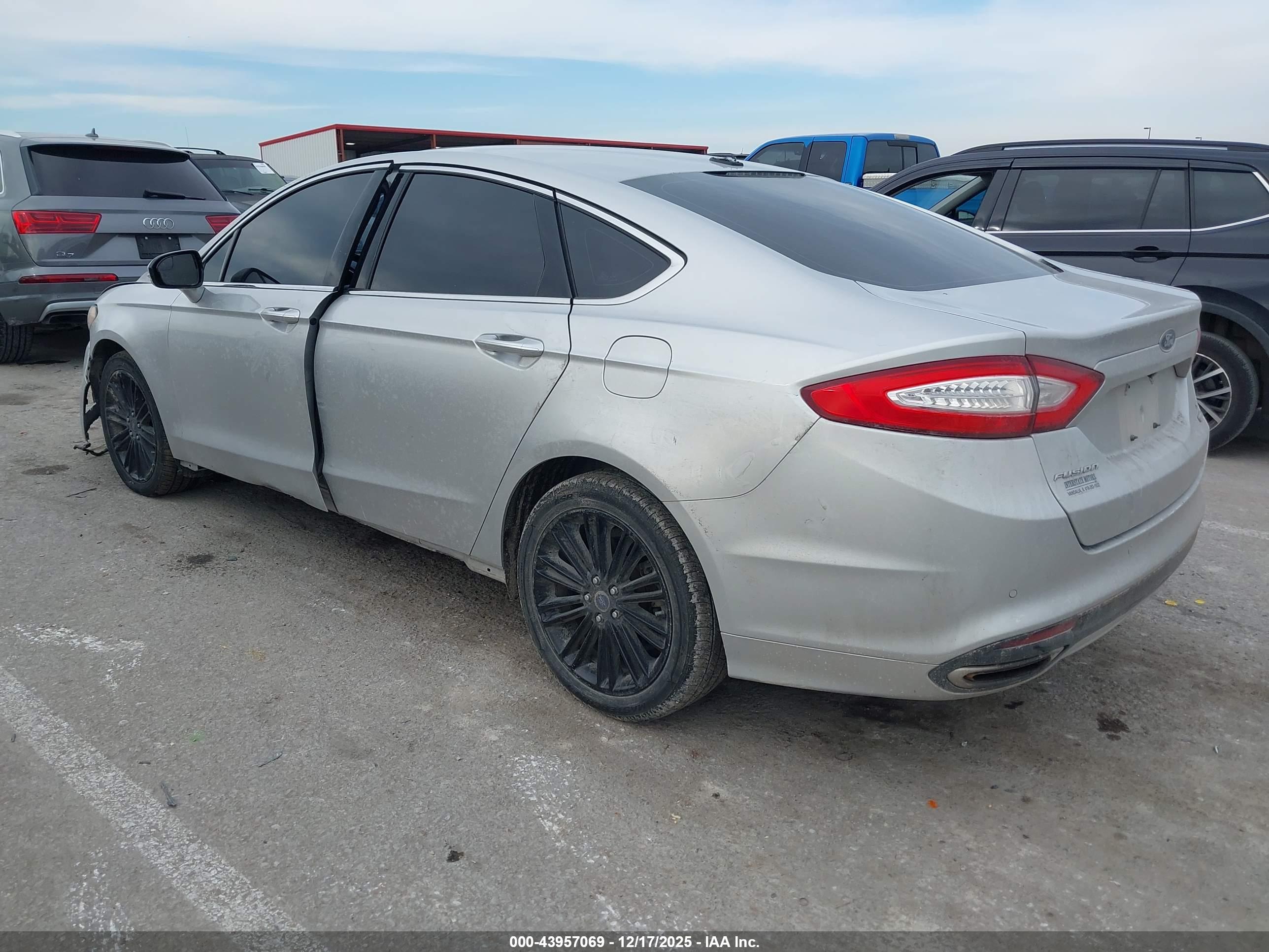 FORD FUSION image 3