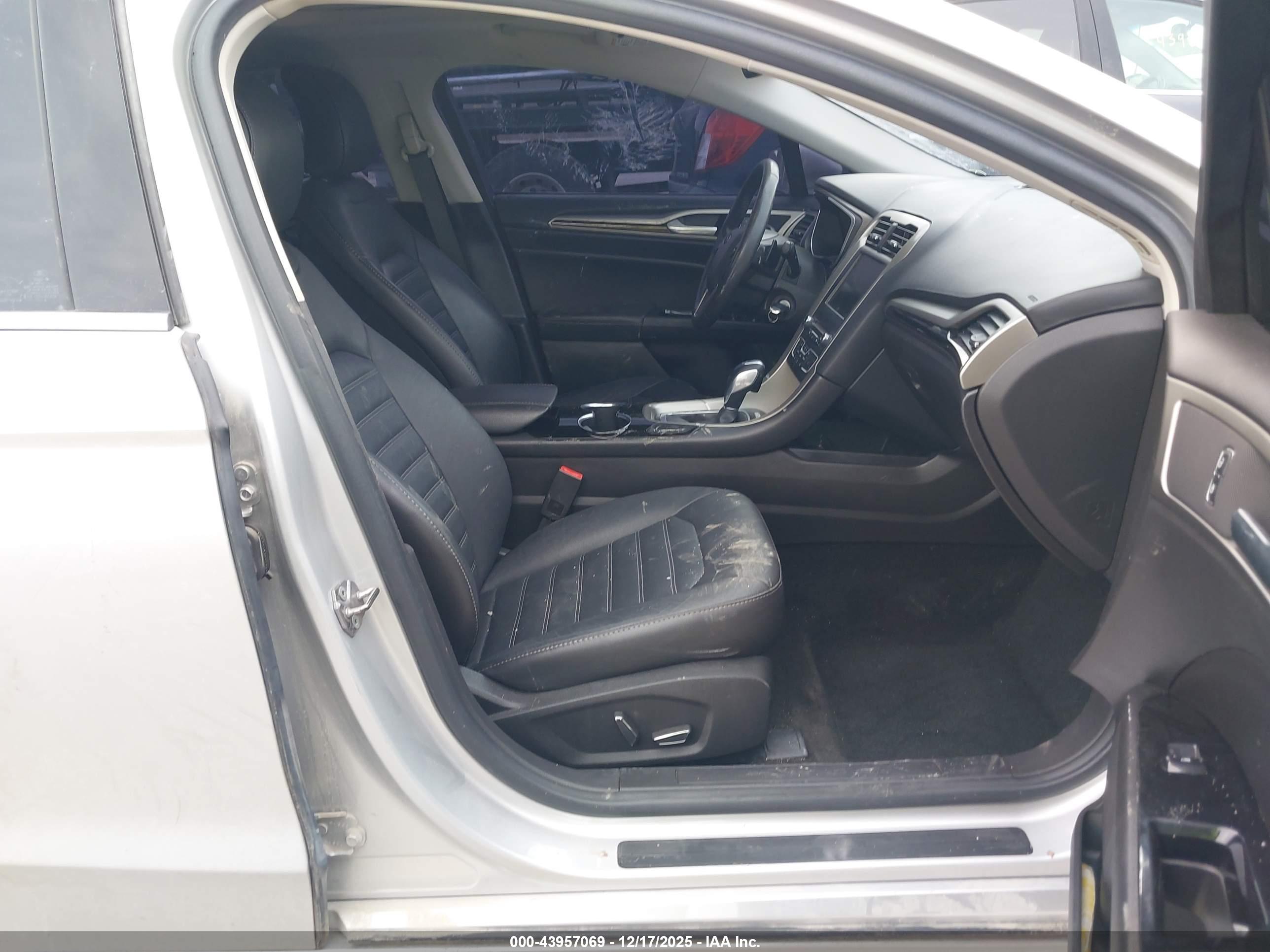 FORD FUSION image 5