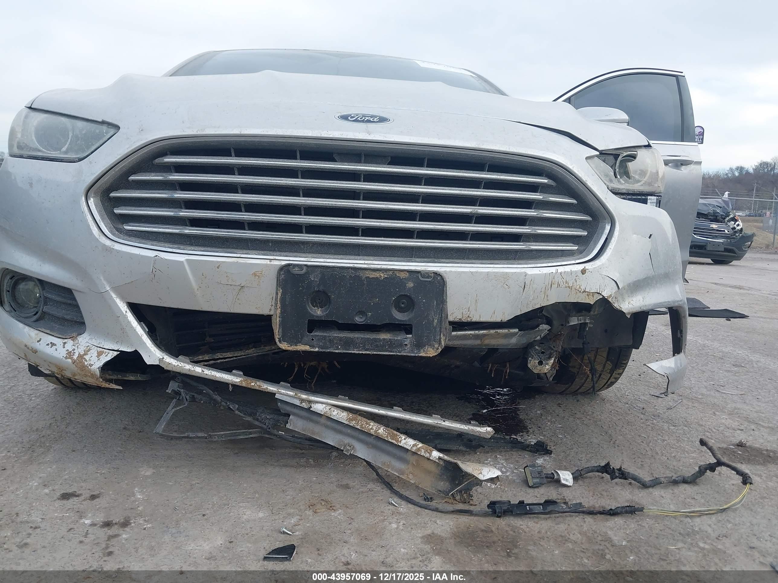 FORD FUSION image 6