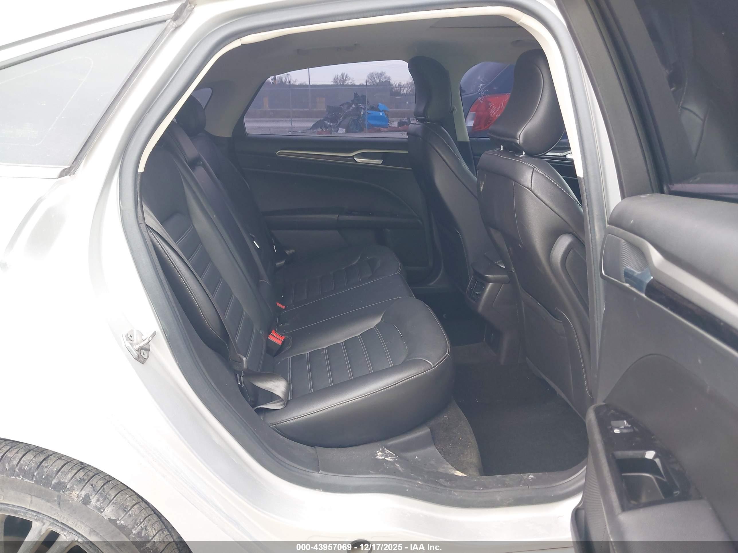 FORD FUSION image 8