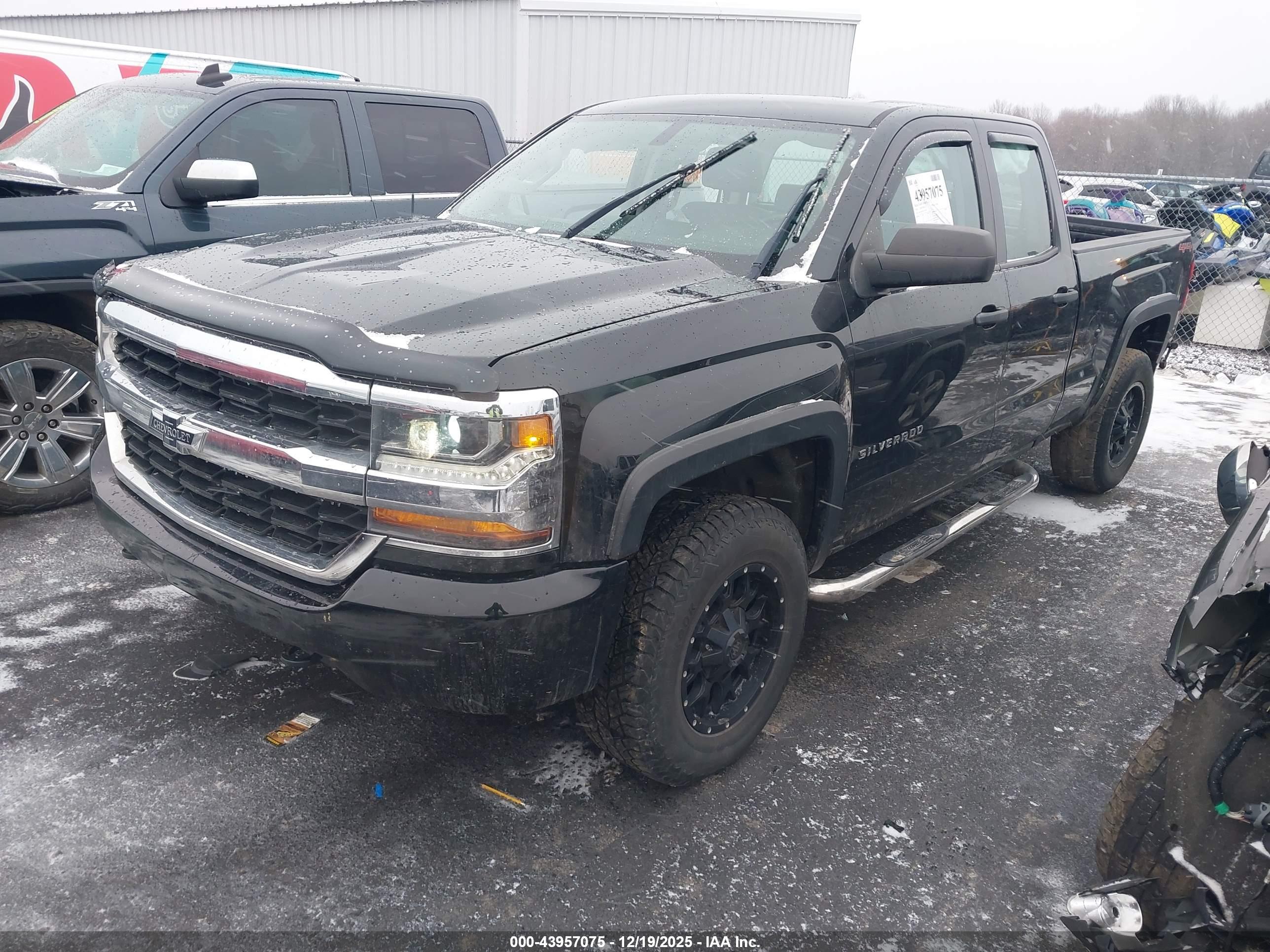 CHEVROLET SILVERADO image 2