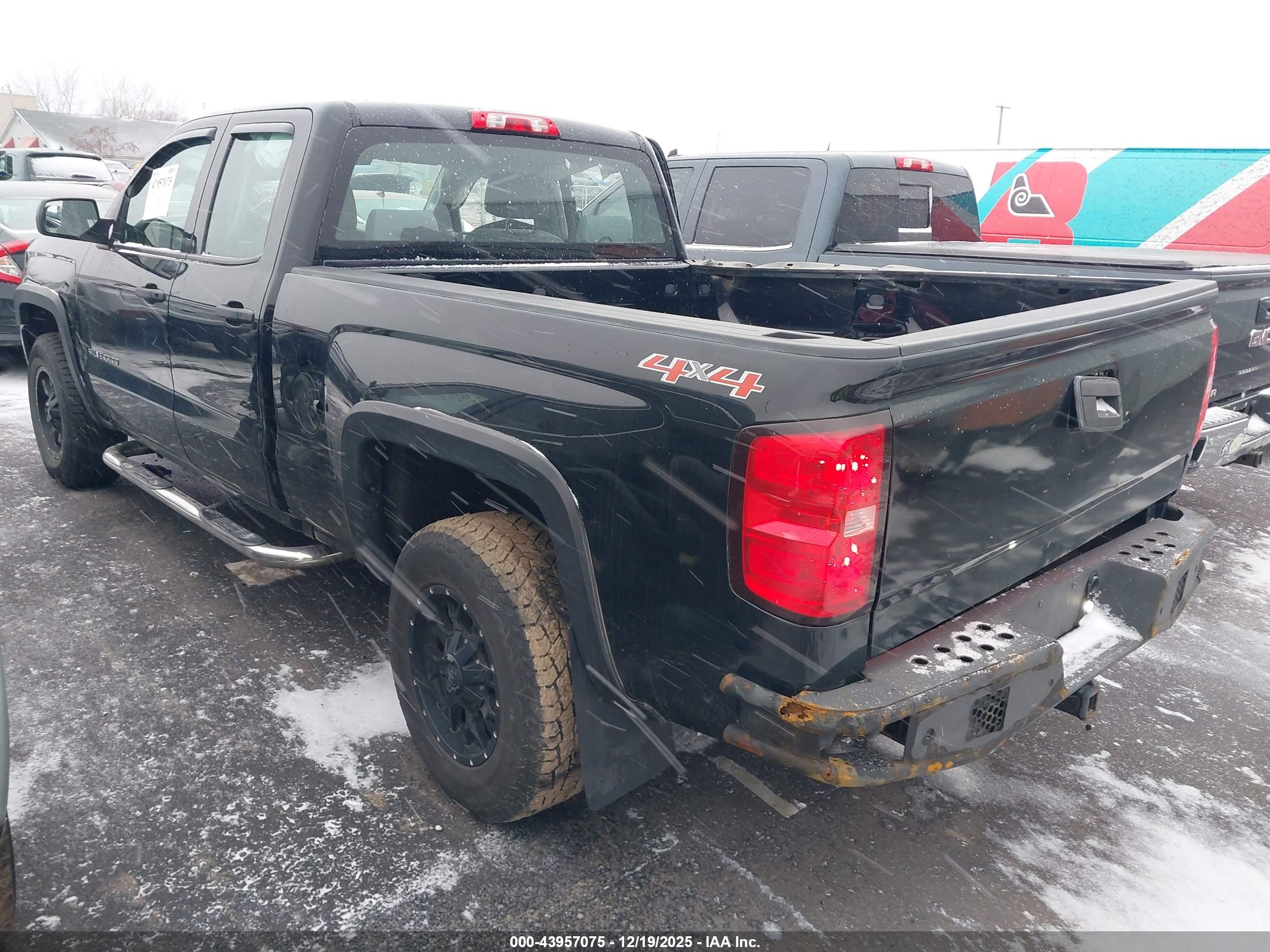 CHEVROLET SILVERADO image 3