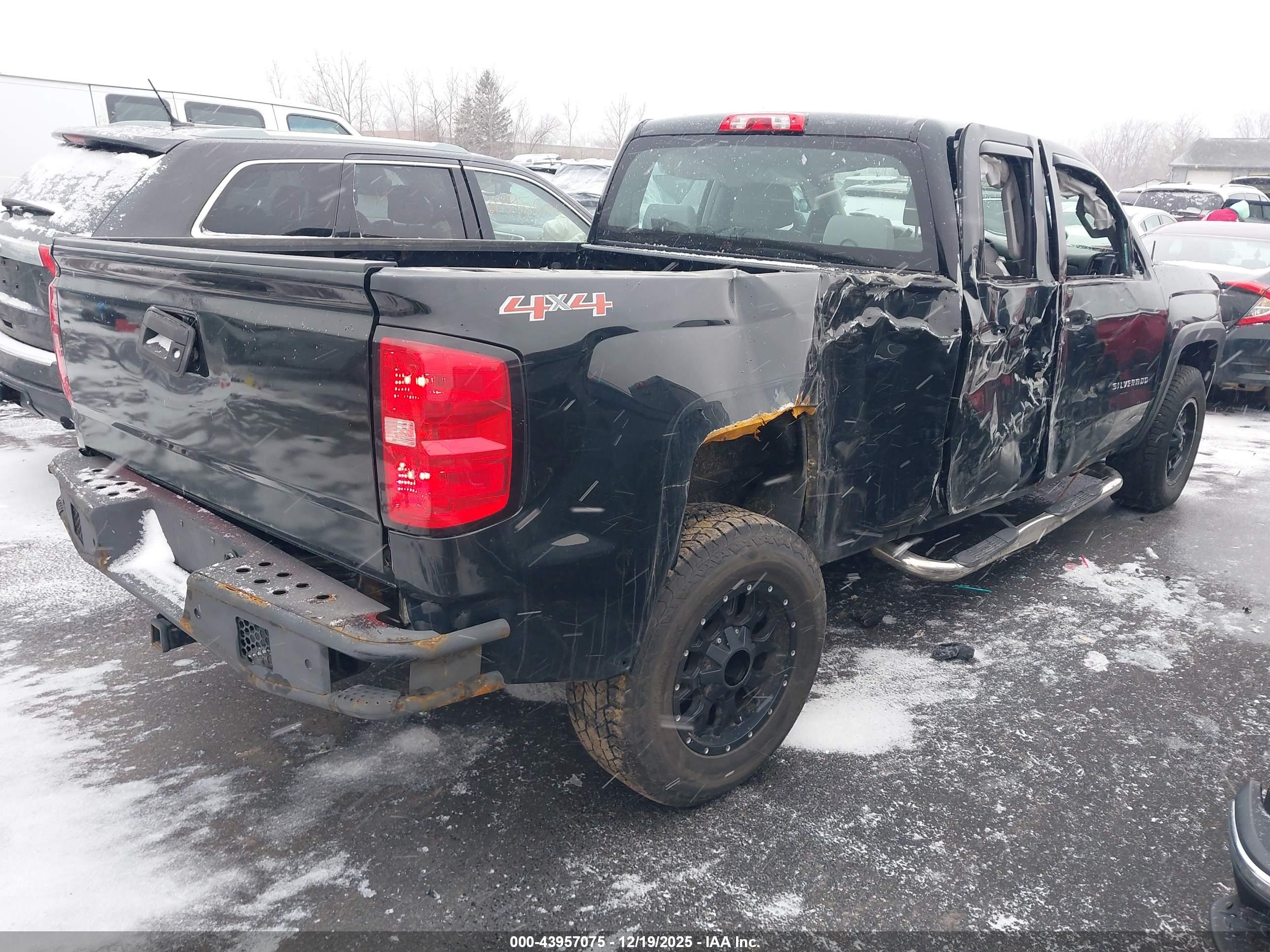 CHEVROLET SILVERADO image 4
