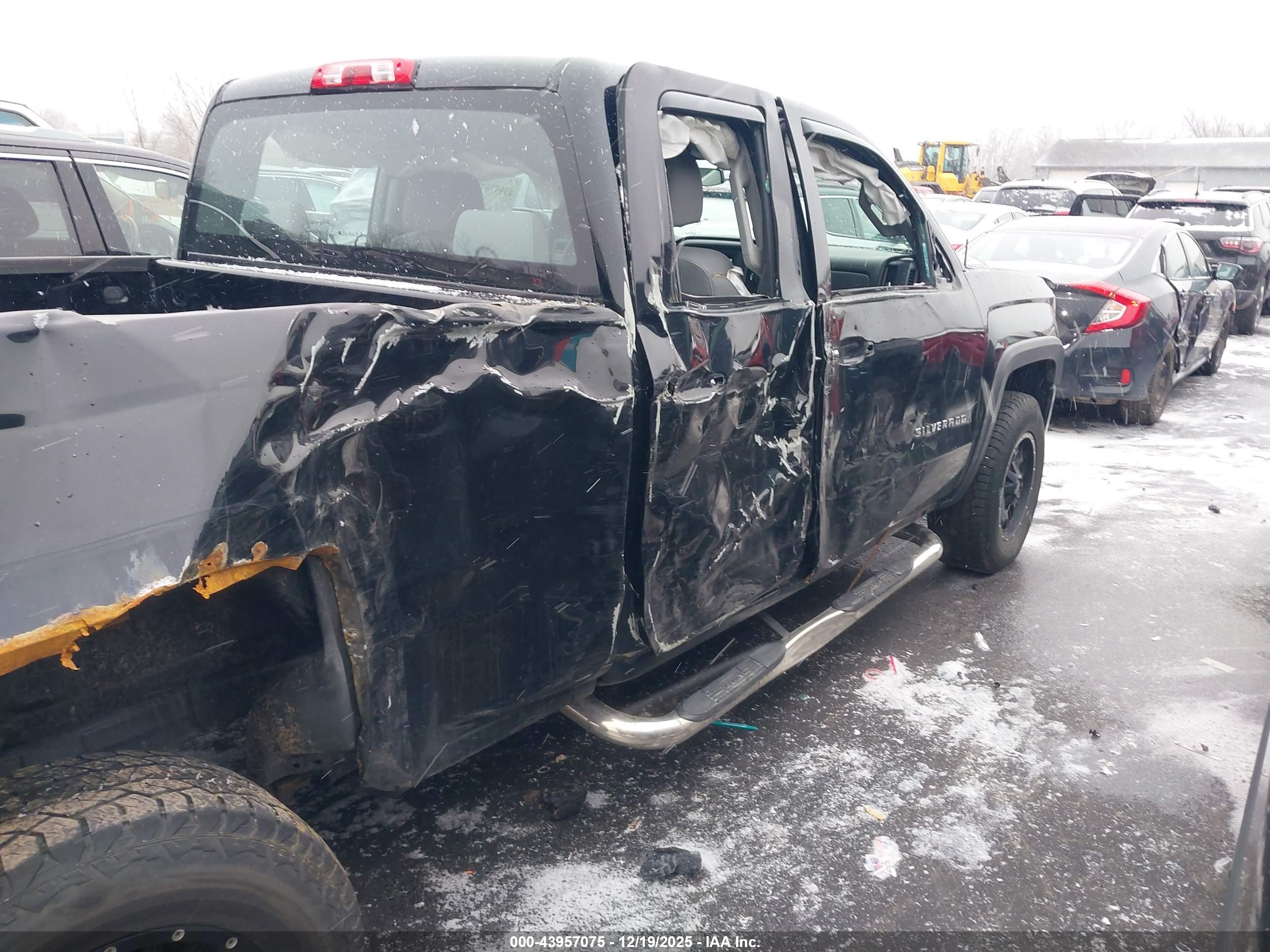 CHEVROLET SILVERADO image 6