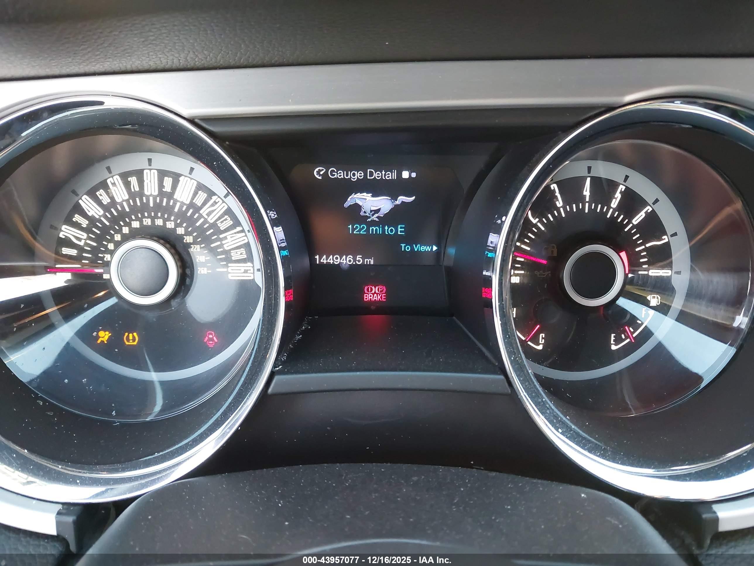 FORD MUSTANG image 7