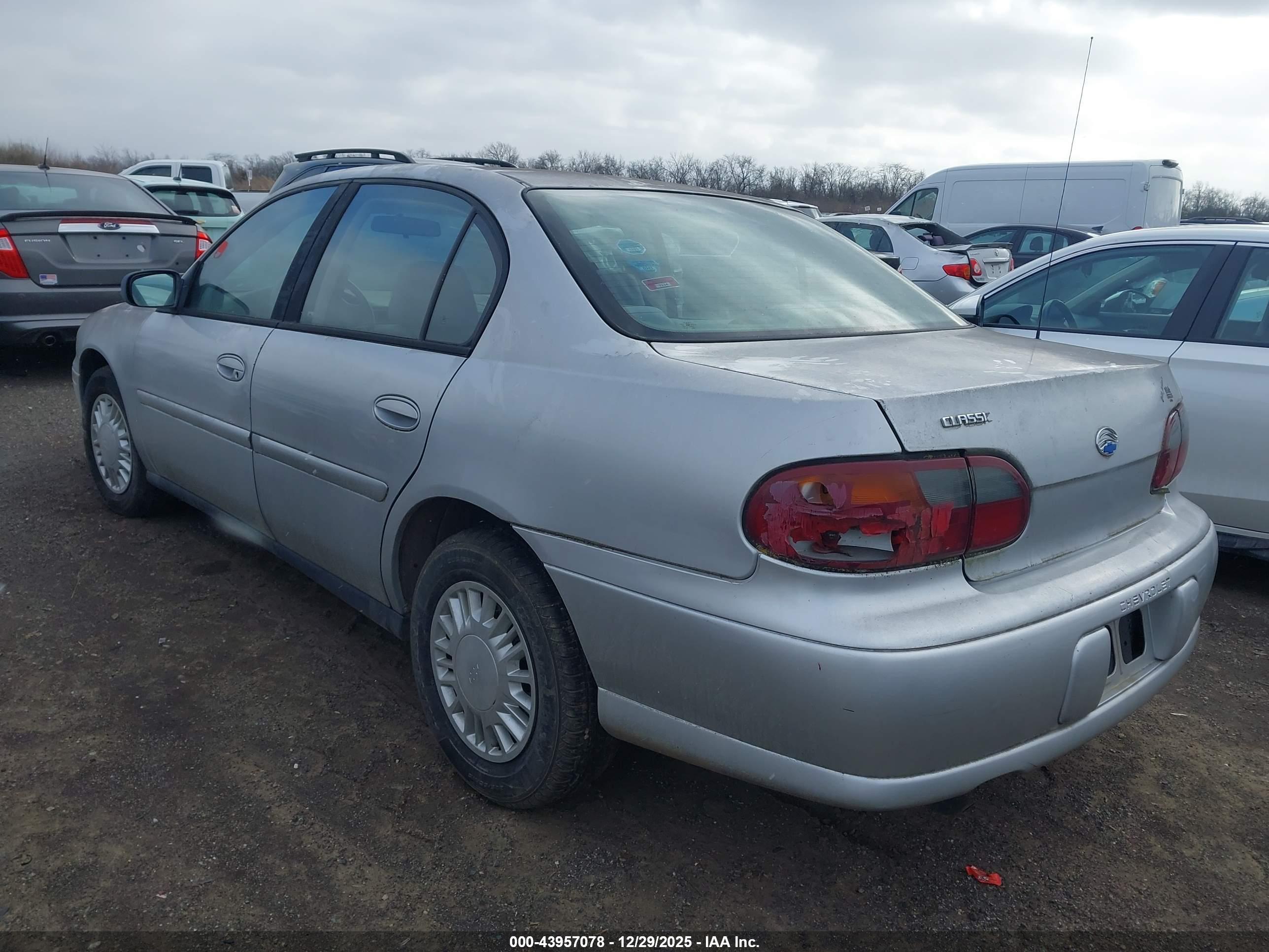 CHEVROLET CLASSIC image 3