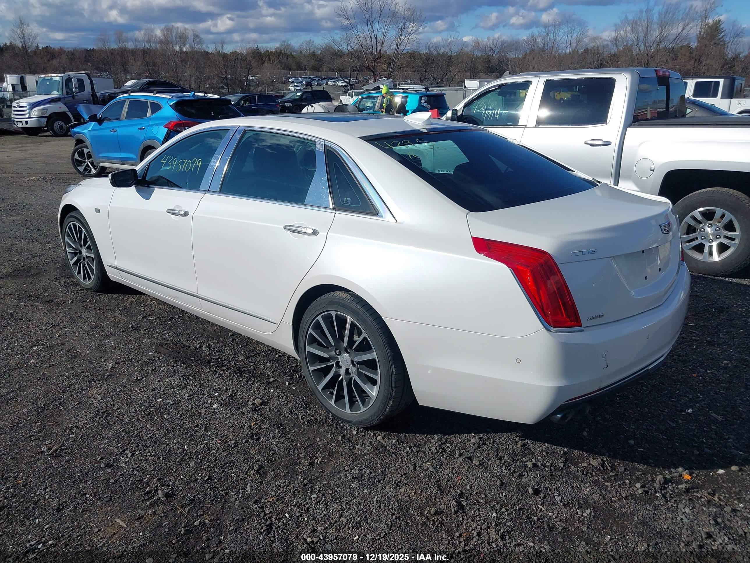 CADILLAC CT6 image 3
