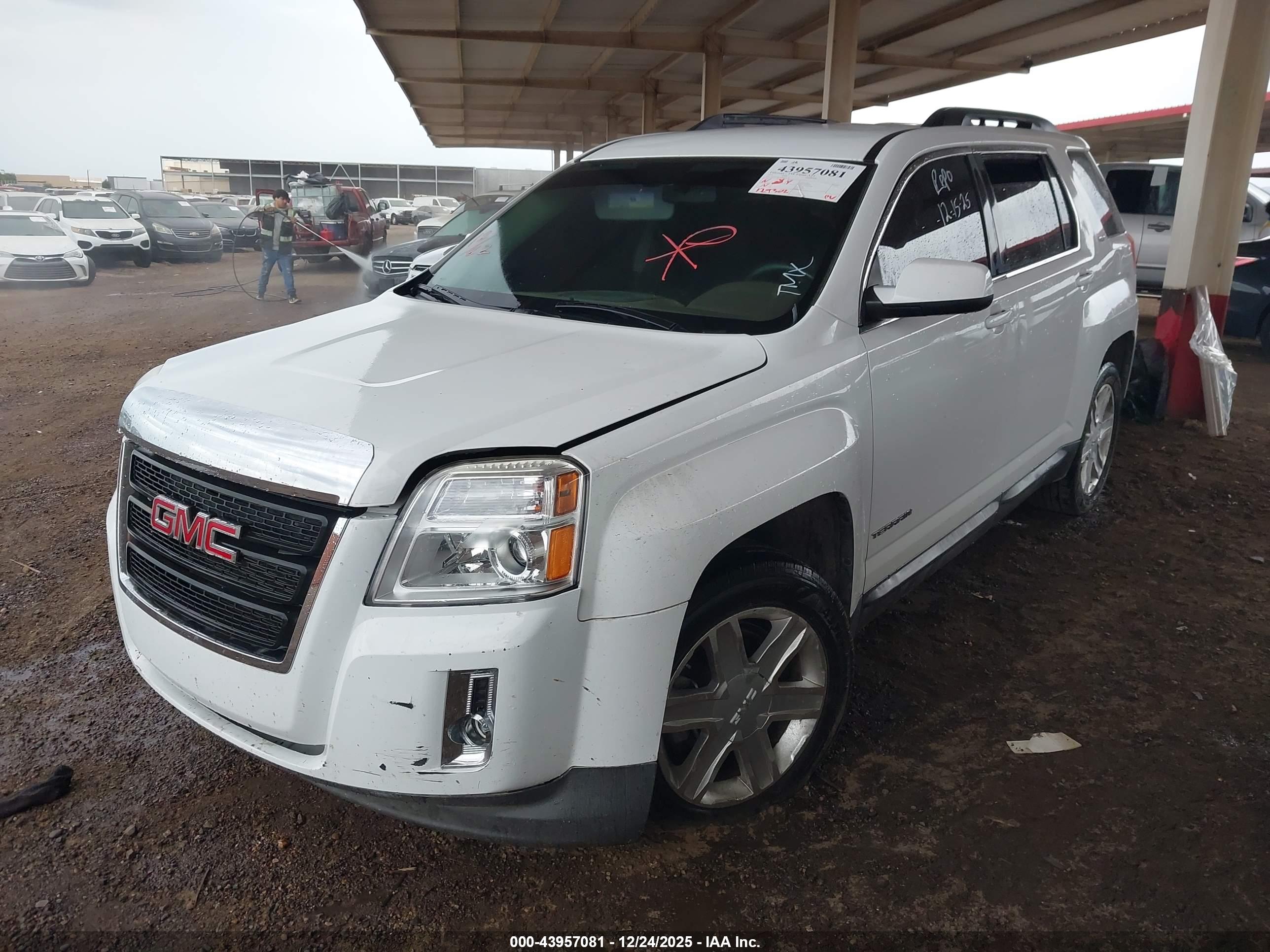 GMC TERRAIN image 2