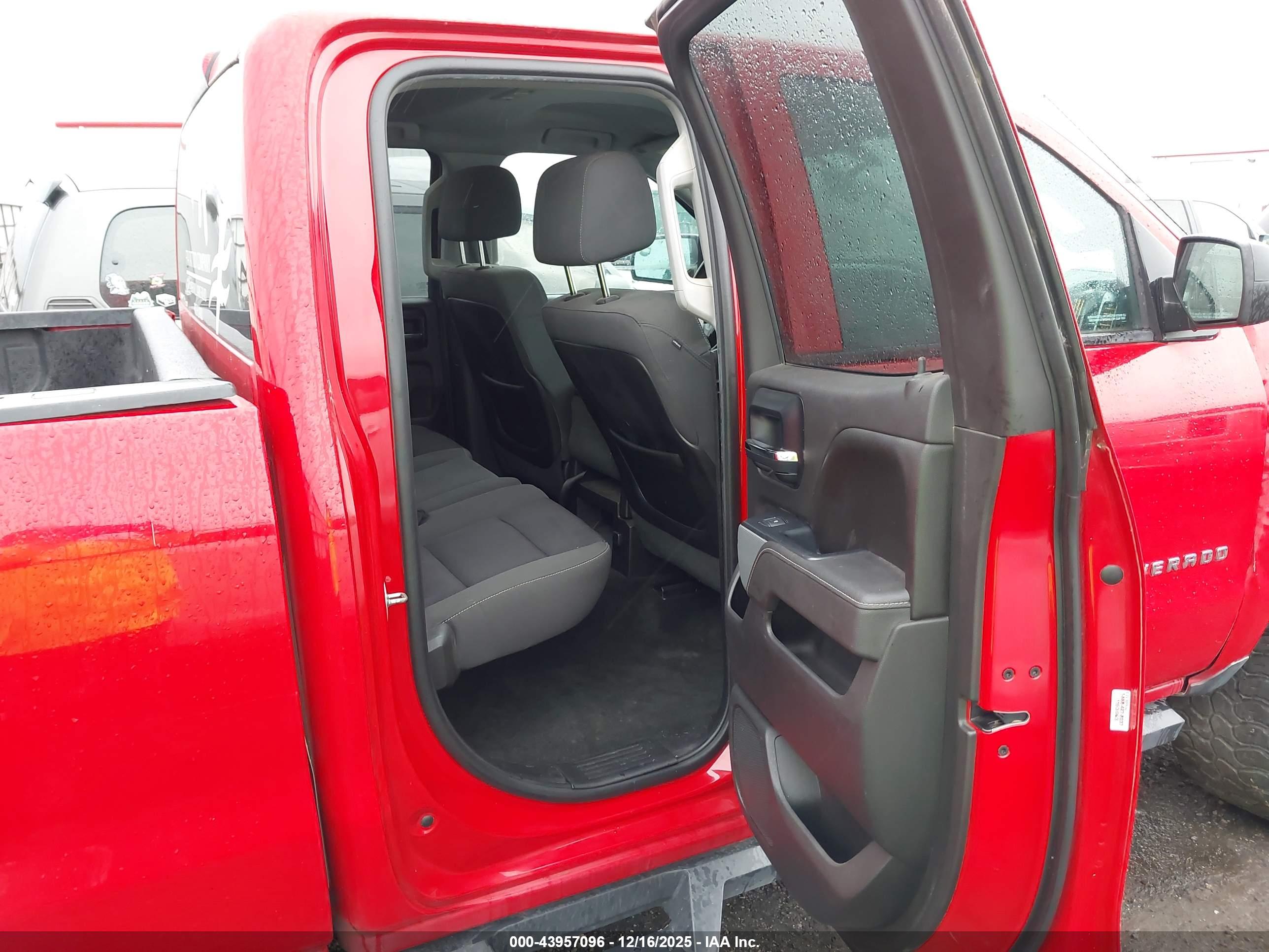CHEVROLET SILVERADO image 8