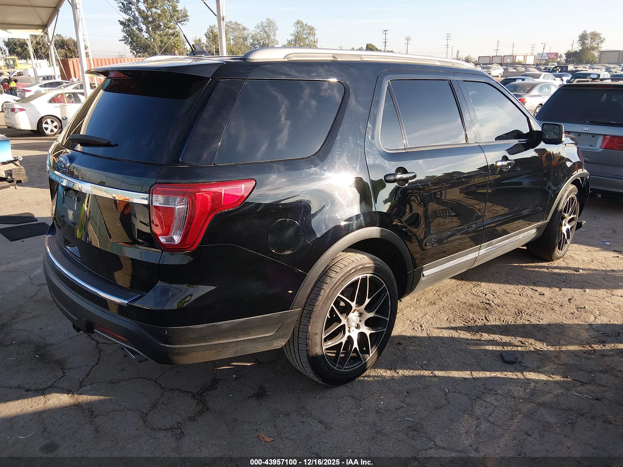 FORD EXPLORER image 4