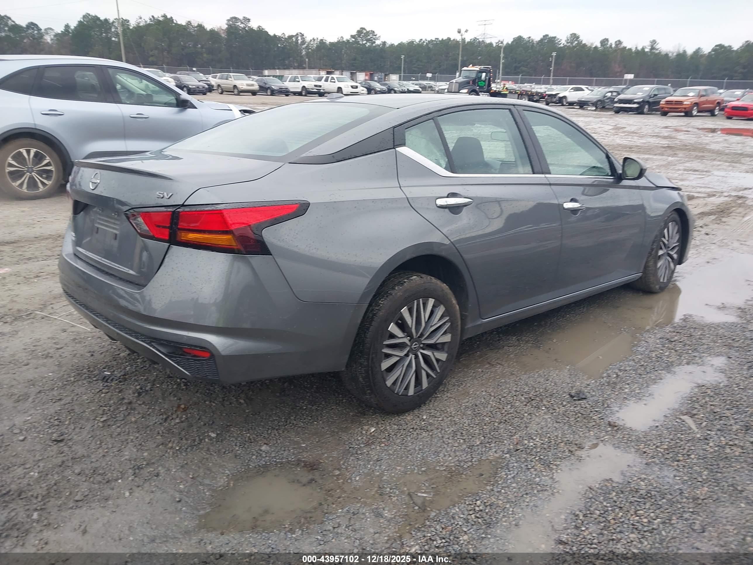 NISSAN ALTIMA image 4