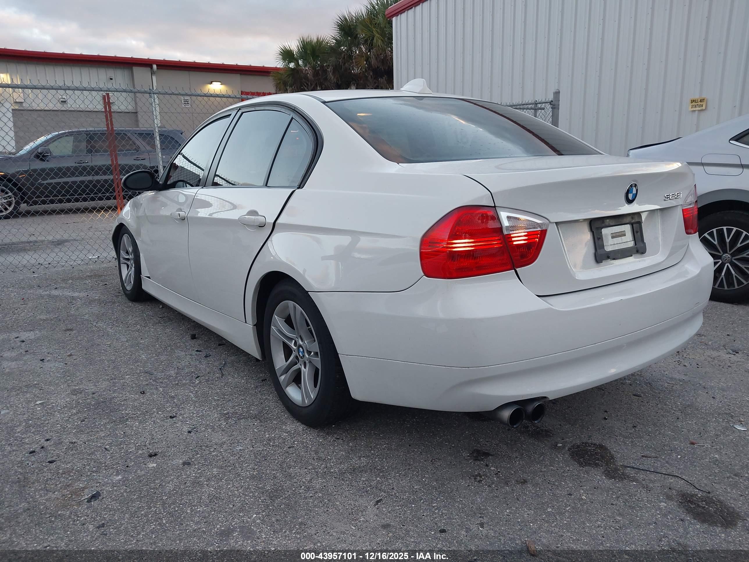 BMW 328I image 3