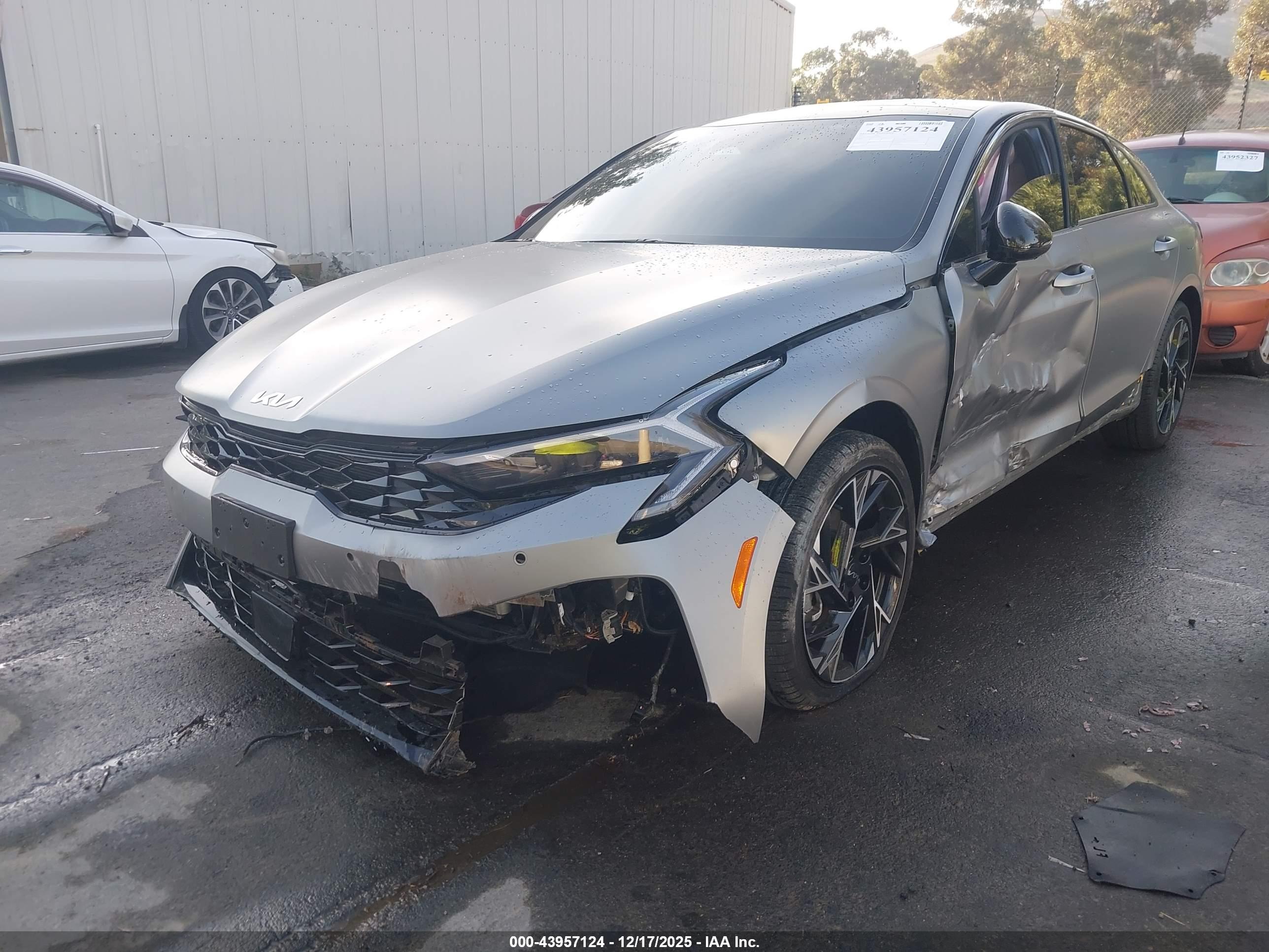 KIA K5 image 2