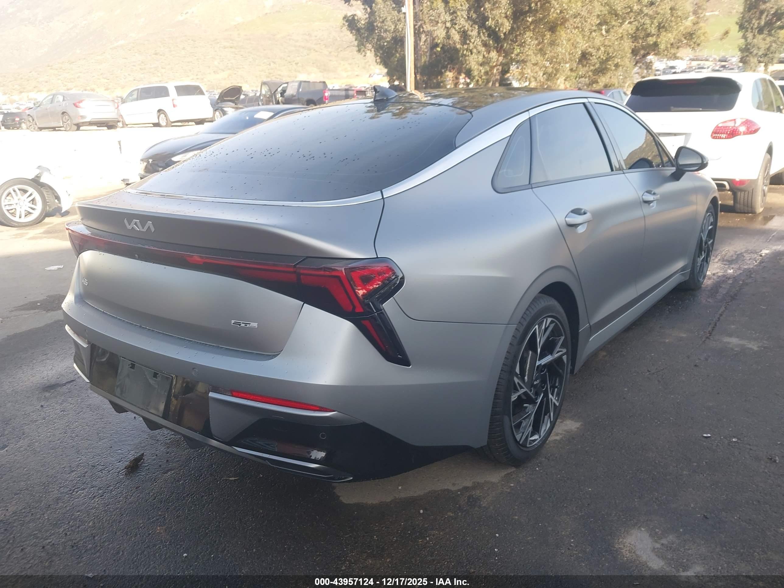 KIA K5 image 4