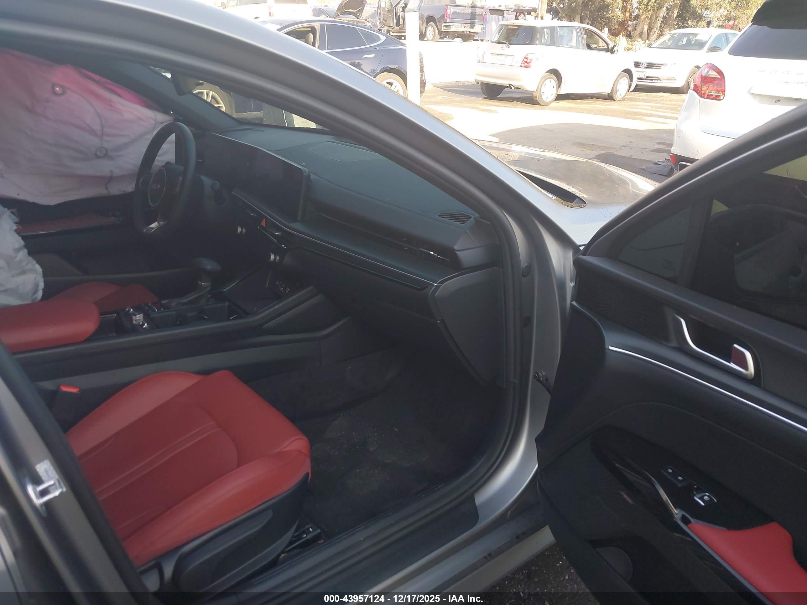 KIA K5 image 5