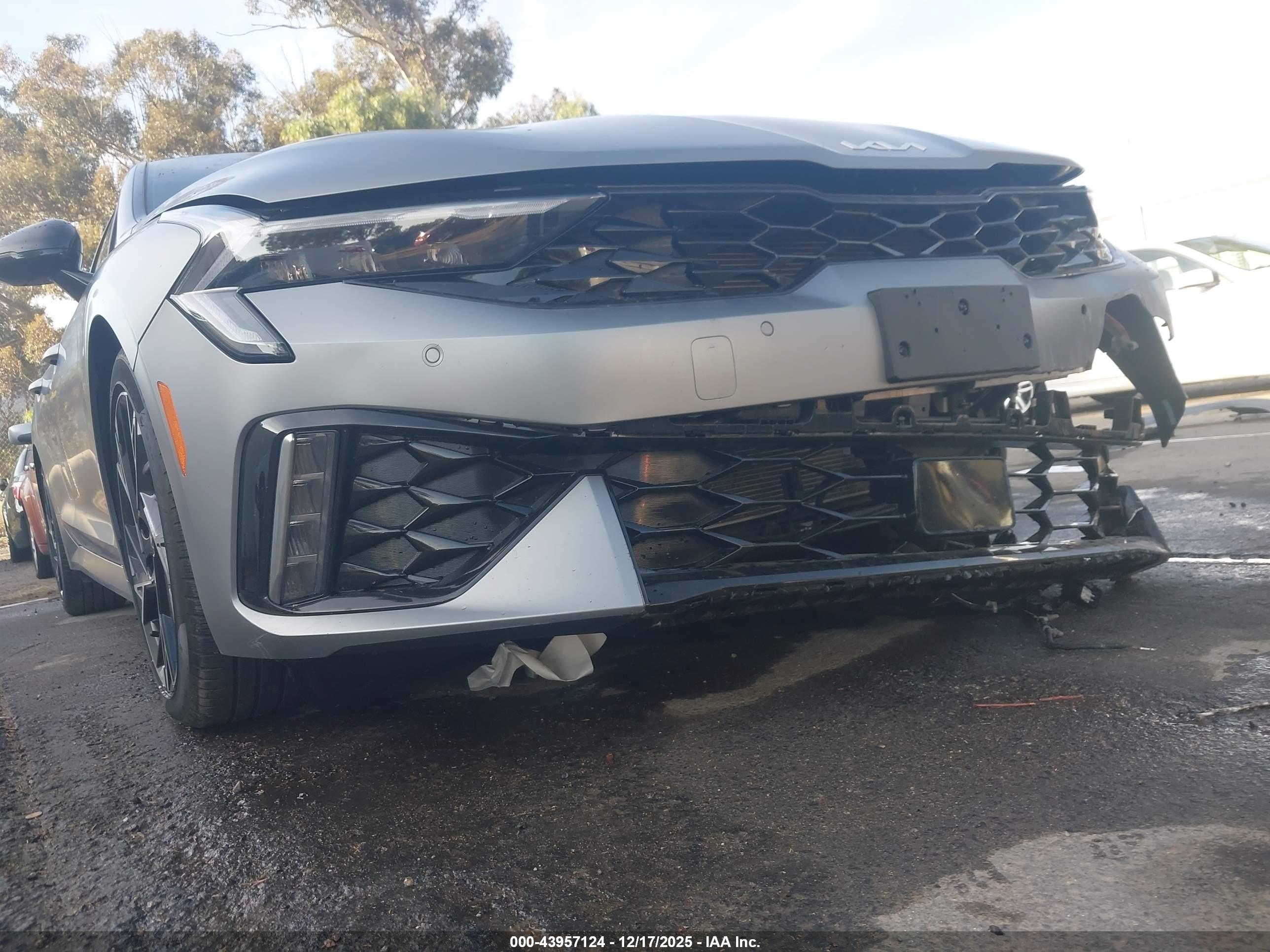 KIA K5 image 6