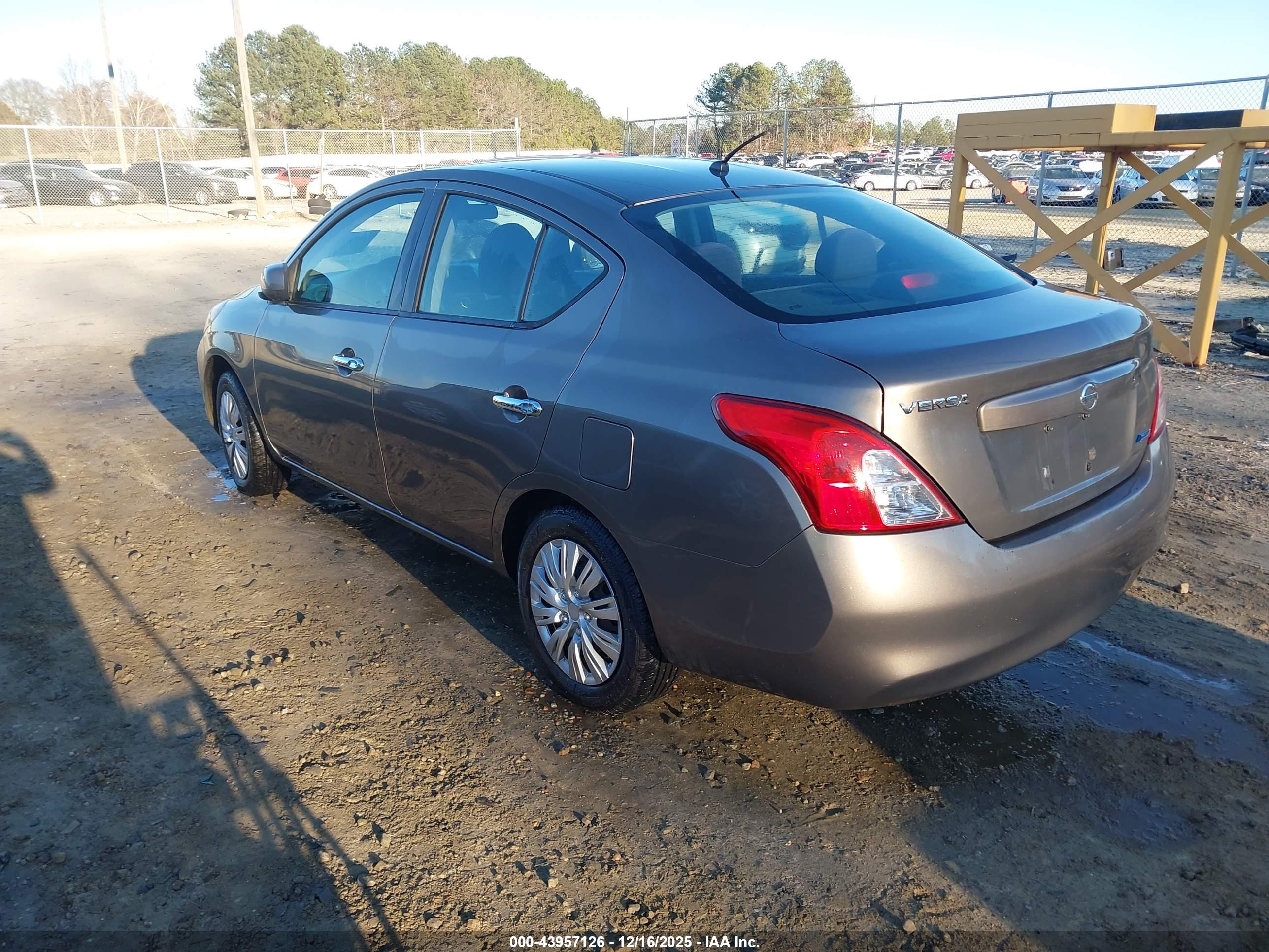NISSAN VERSA image 3