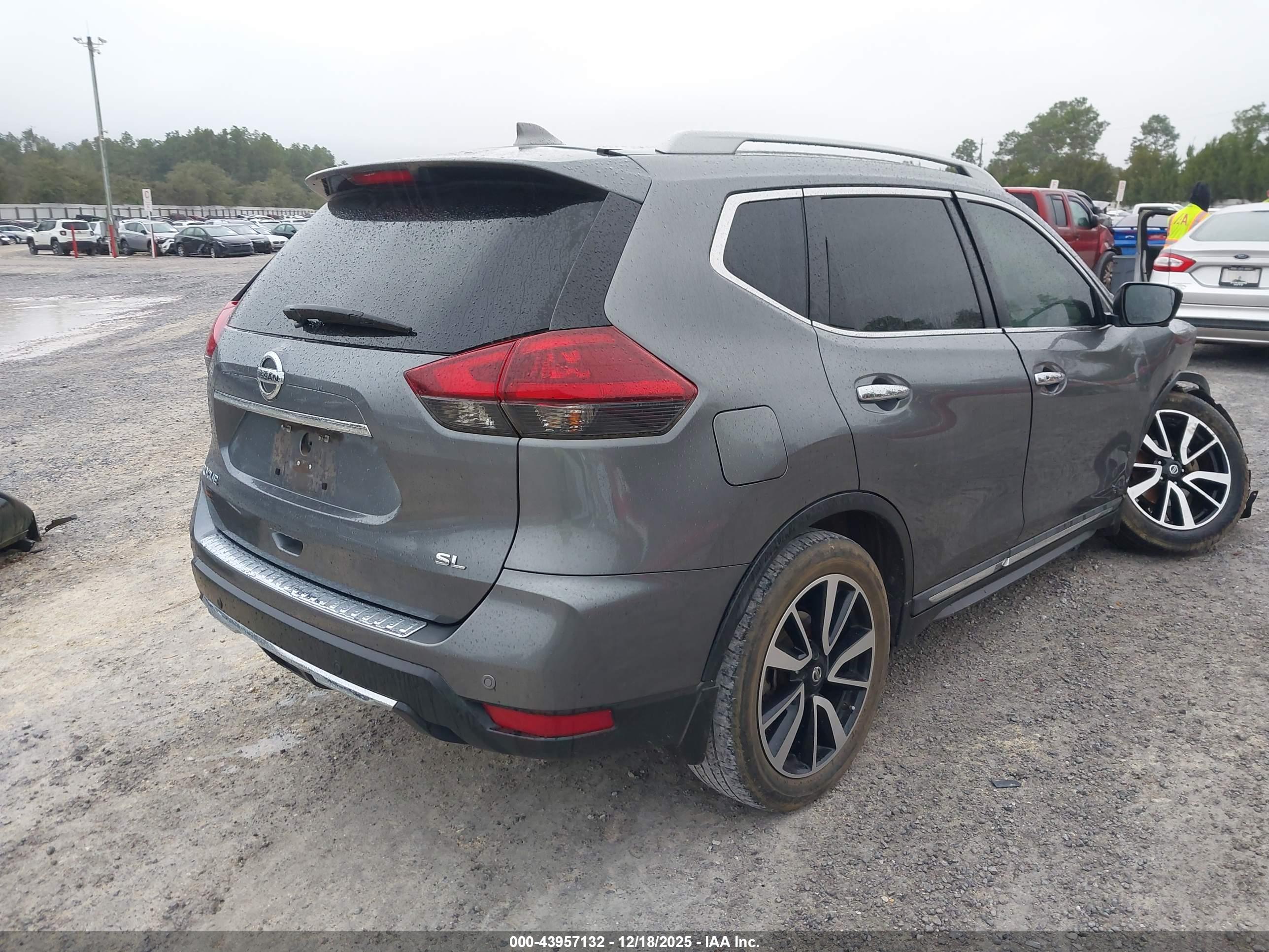 NISSAN ROGUE image 4