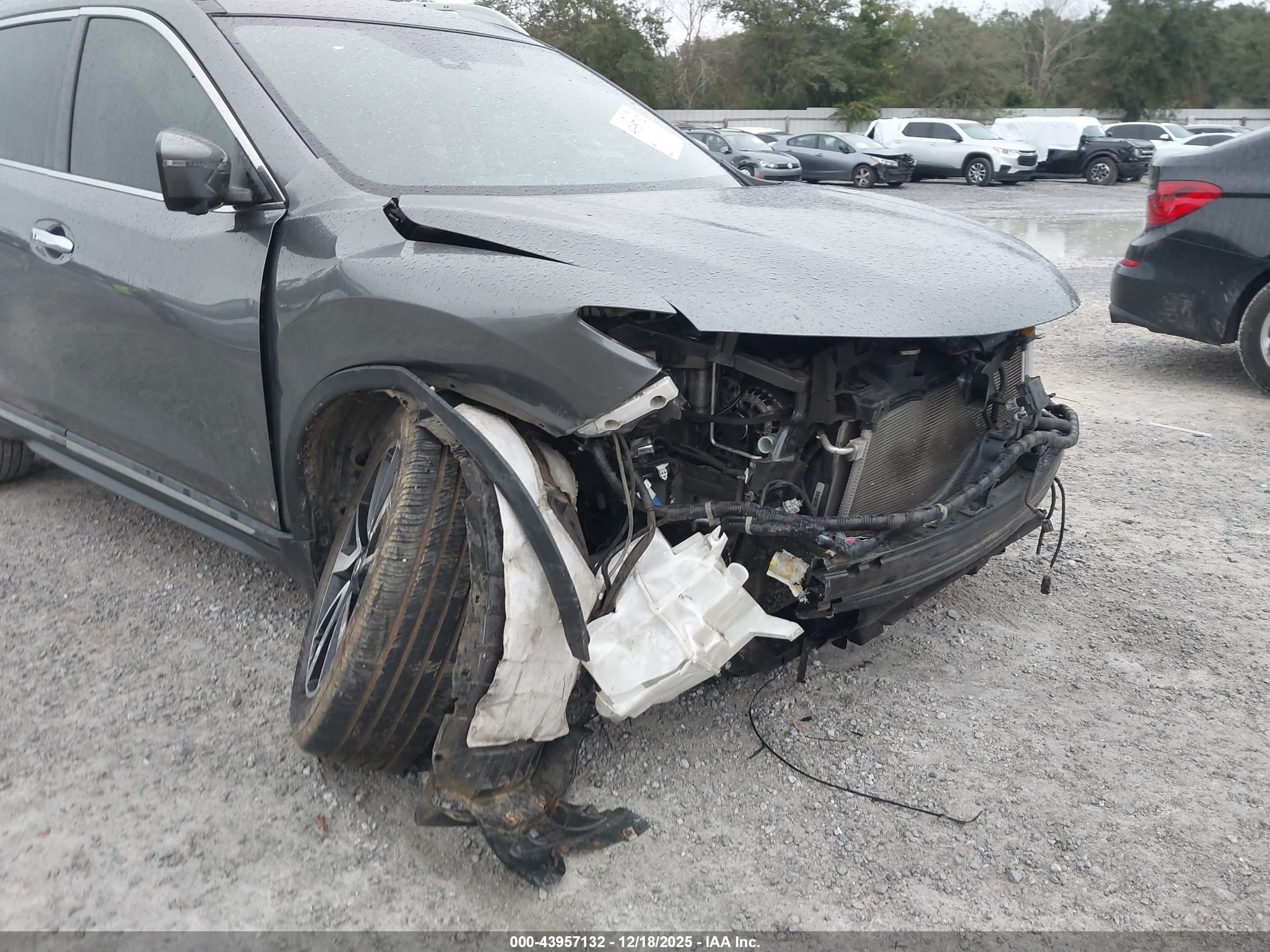 NISSAN ROGUE image 6