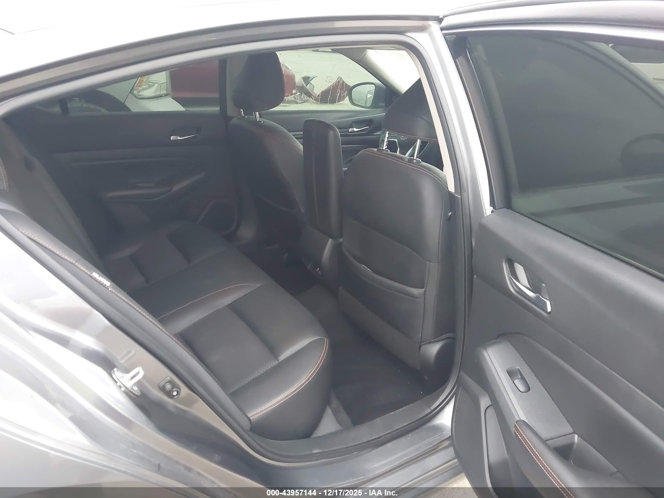 NISSAN ALTIMA image 8