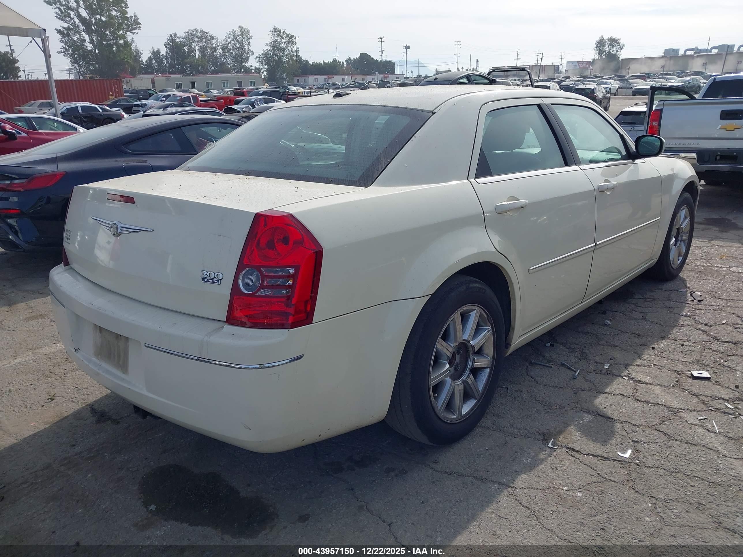 CHRYSLER 300 image 4