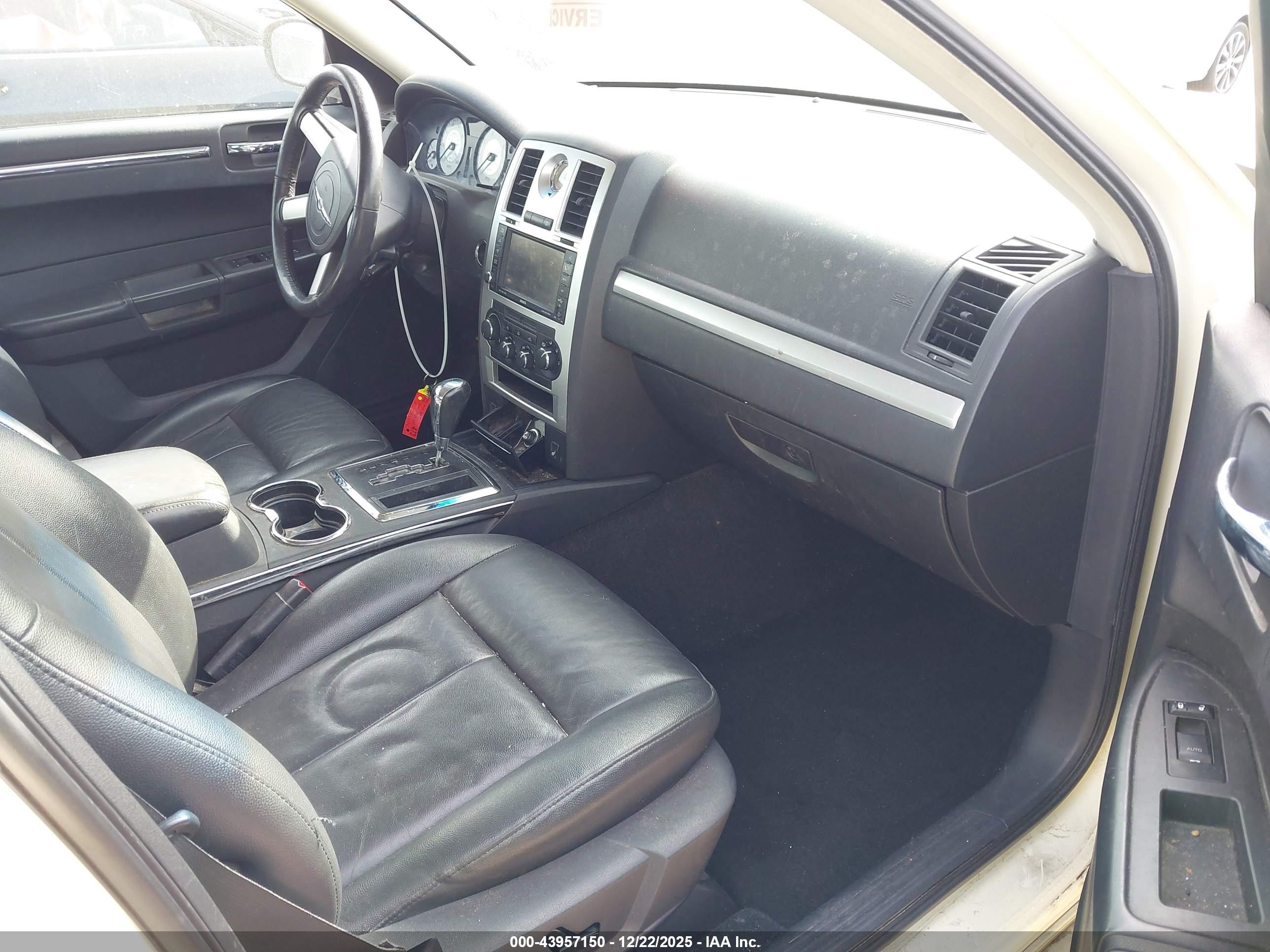 CHRYSLER 300 image 5