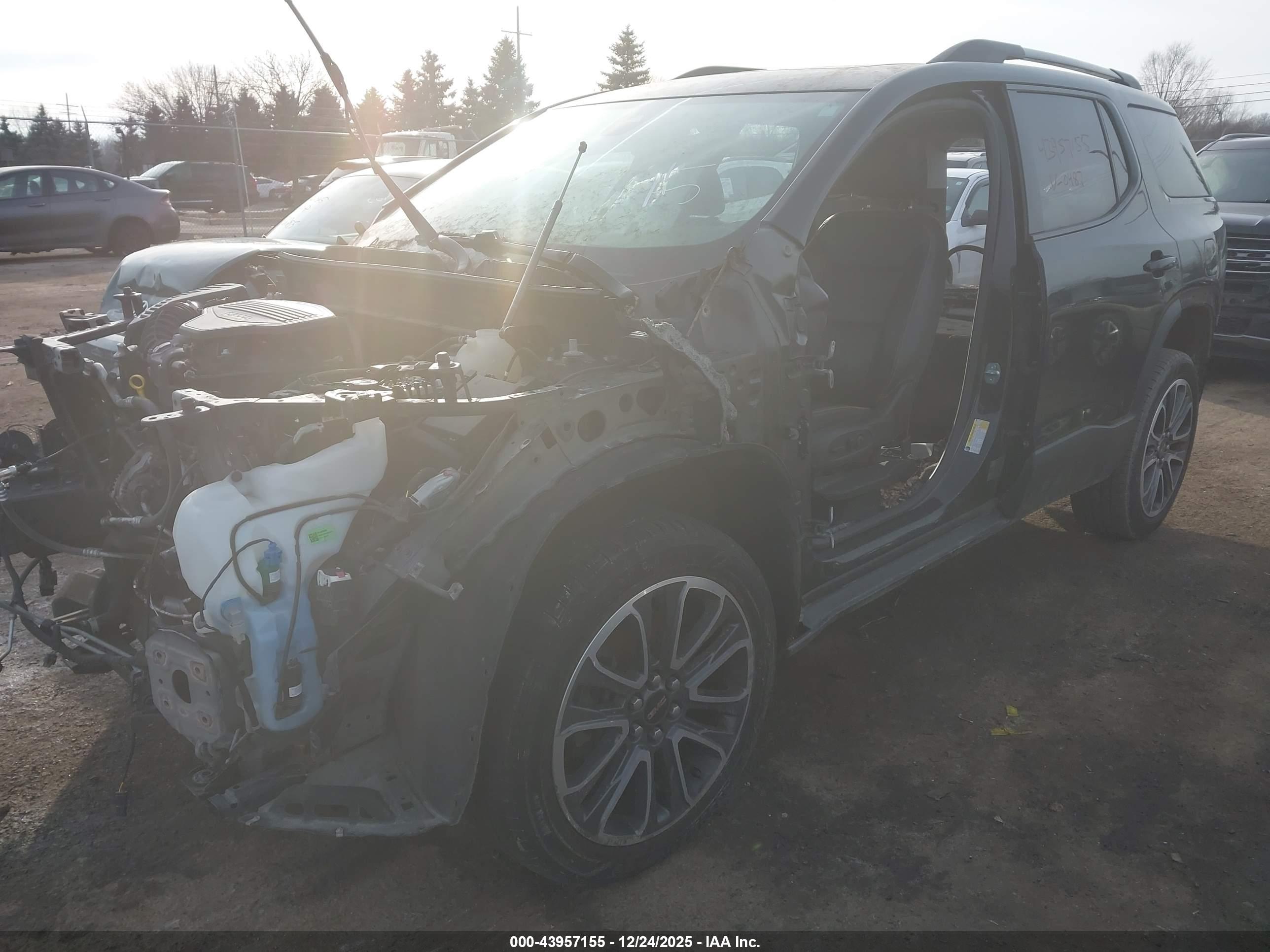 GMC ACADIA image 2