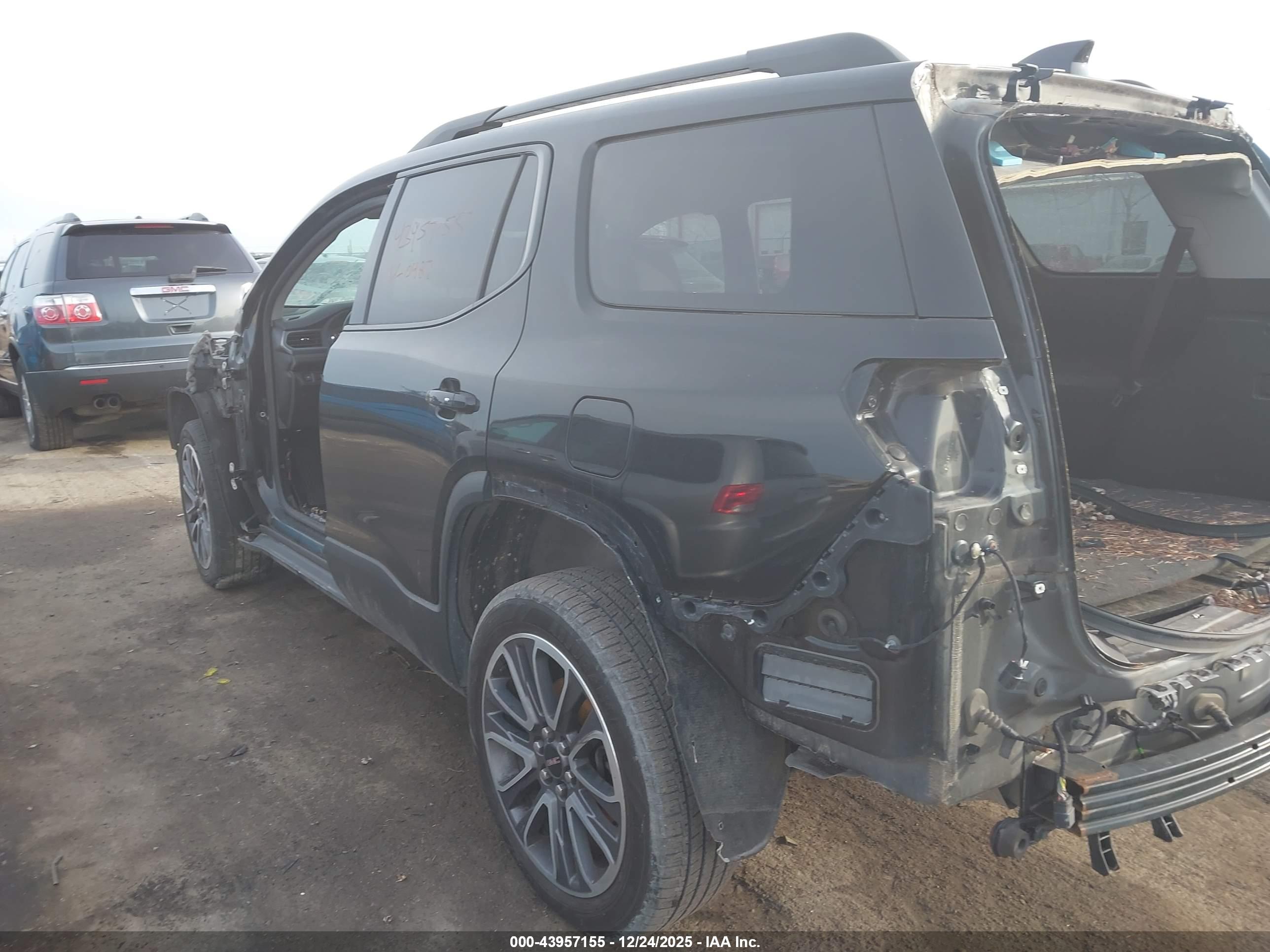 GMC ACADIA image 6