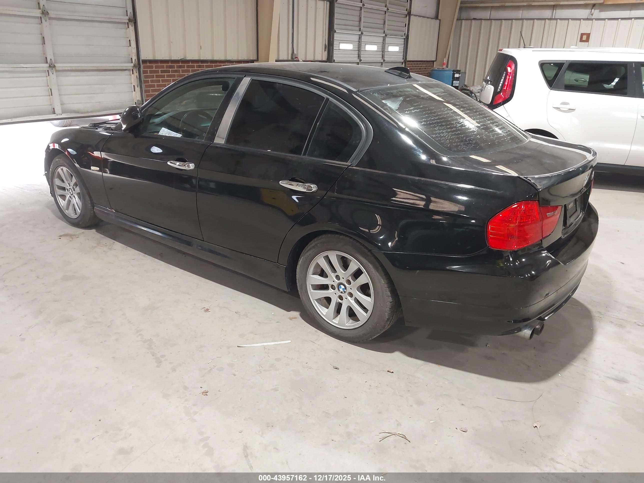 BMW 328I image 3
