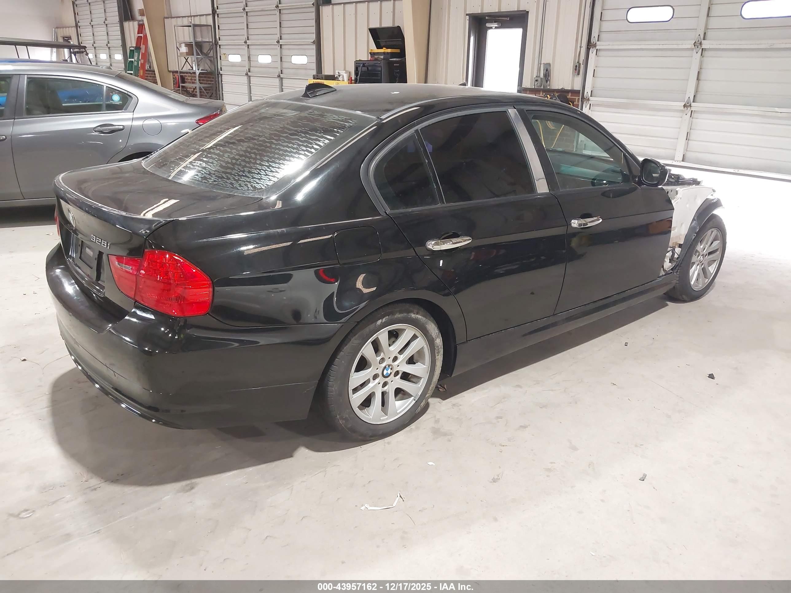 BMW 328I image 4