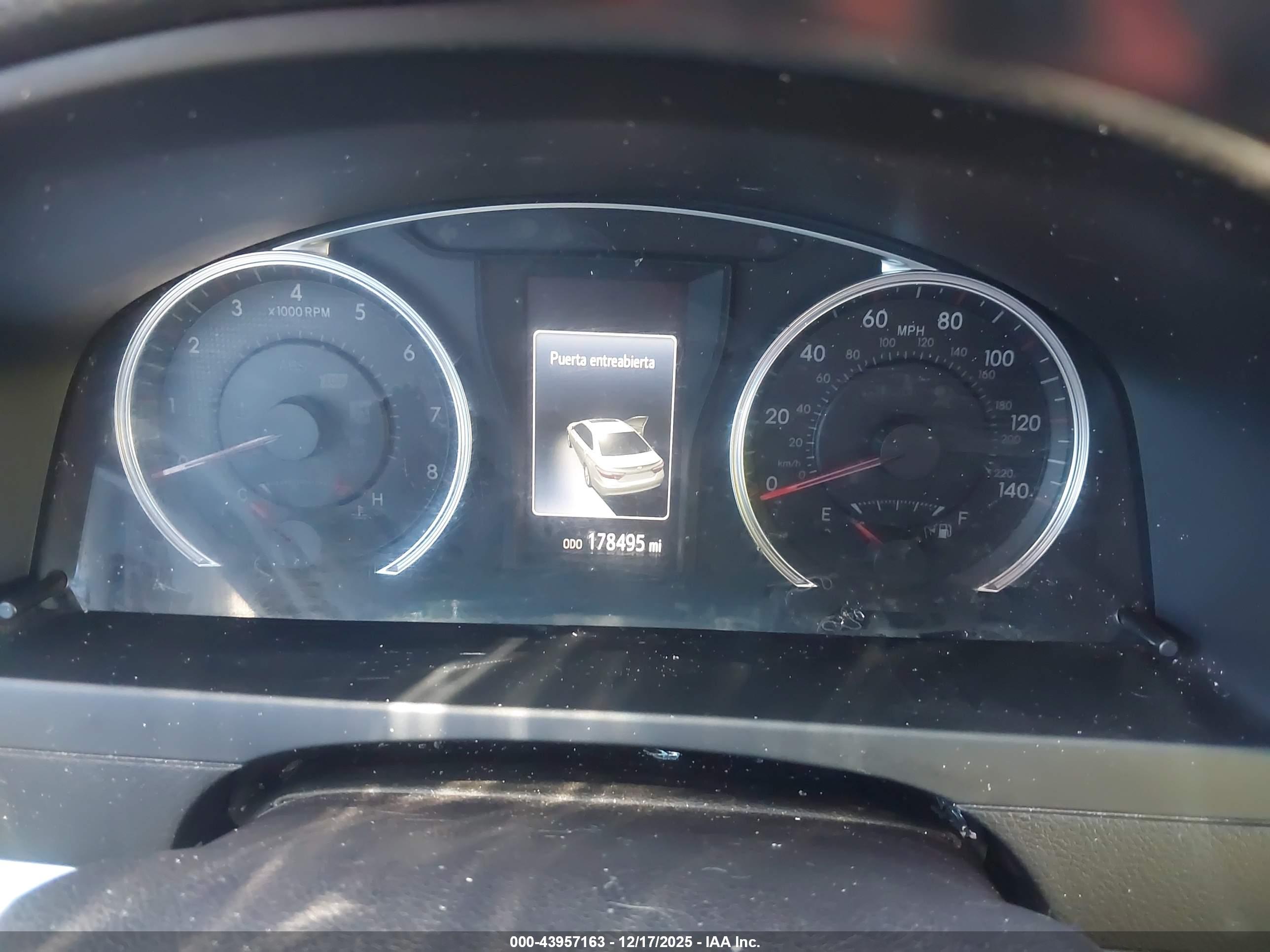 TOYOTA CAMRY image 7