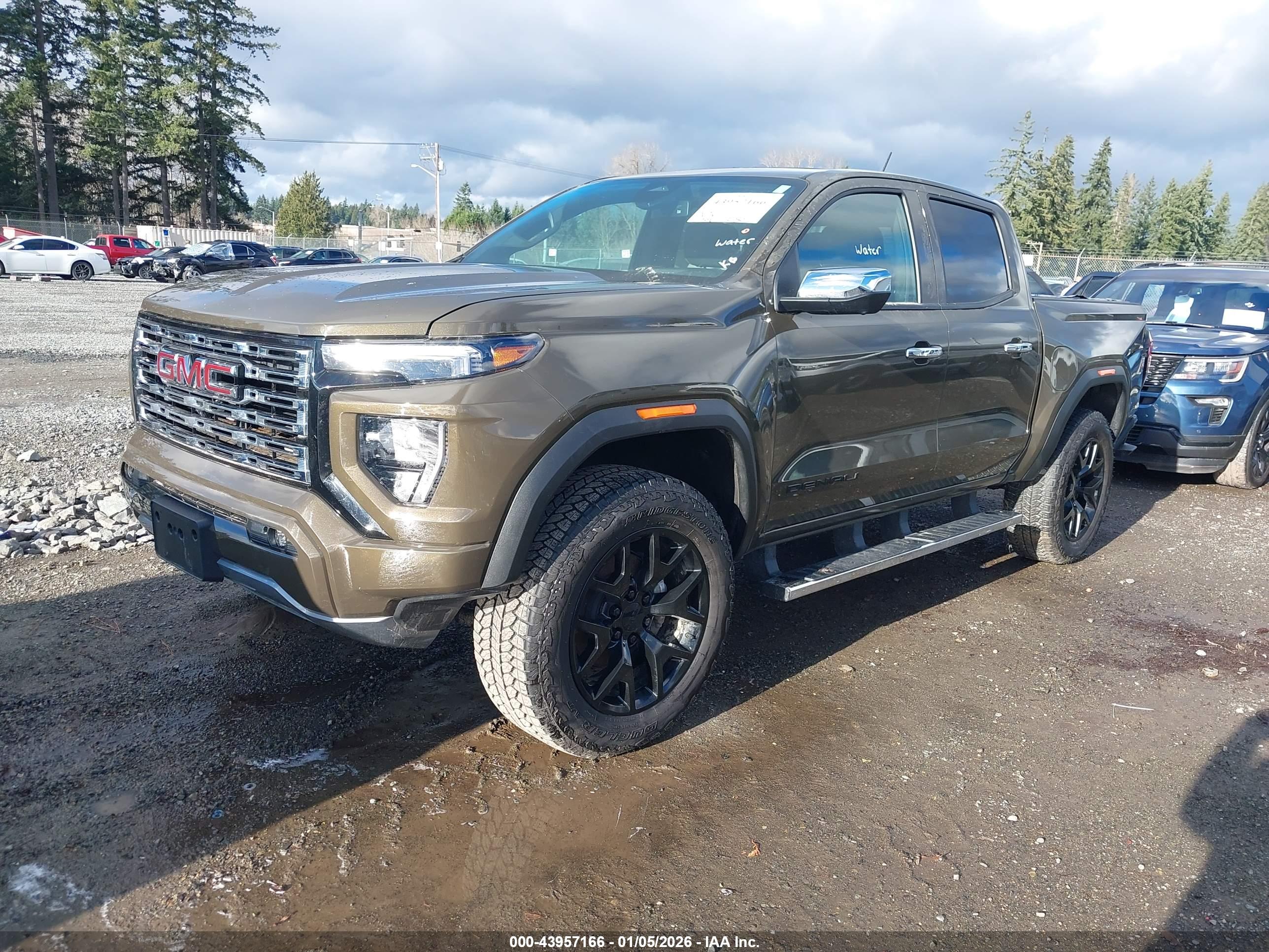 GMC CANYON image 2