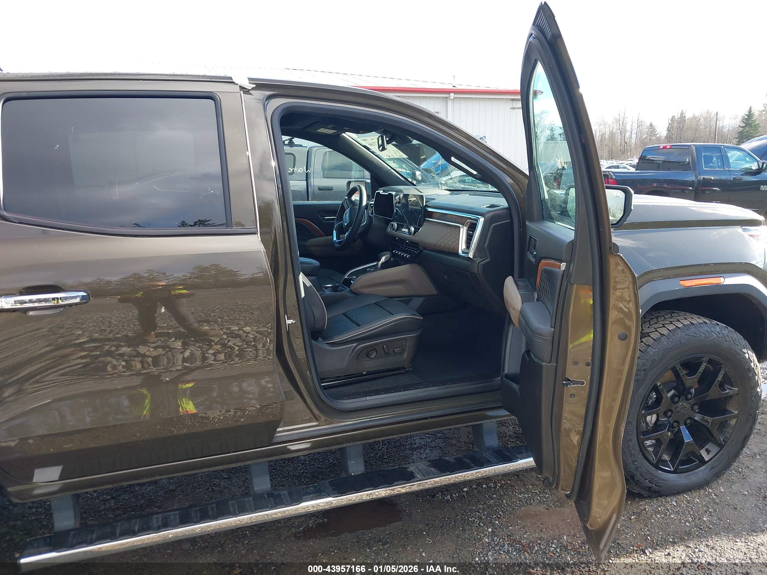 GMC CANYON image 5