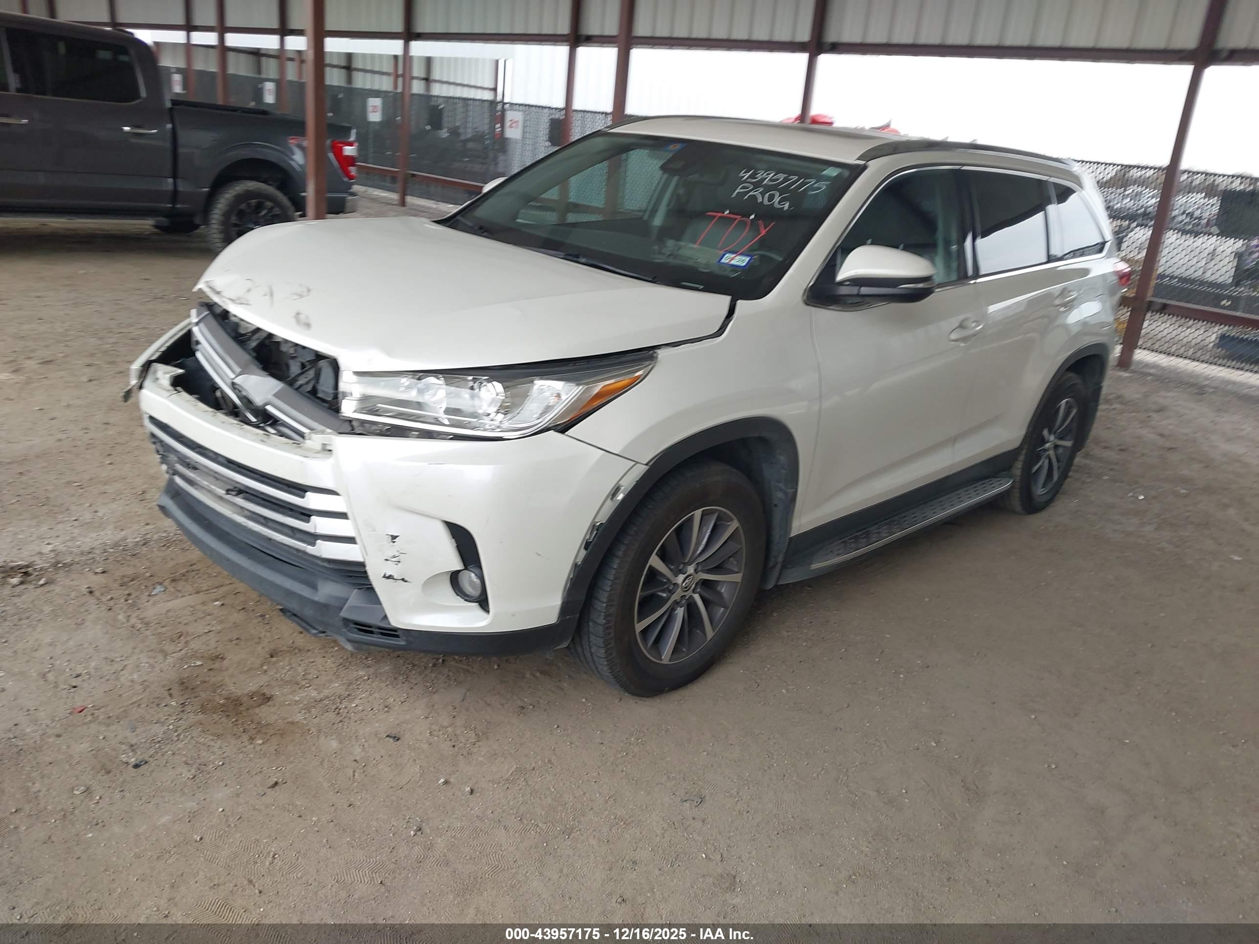 TOYOTA HIGHLANDER image 2
