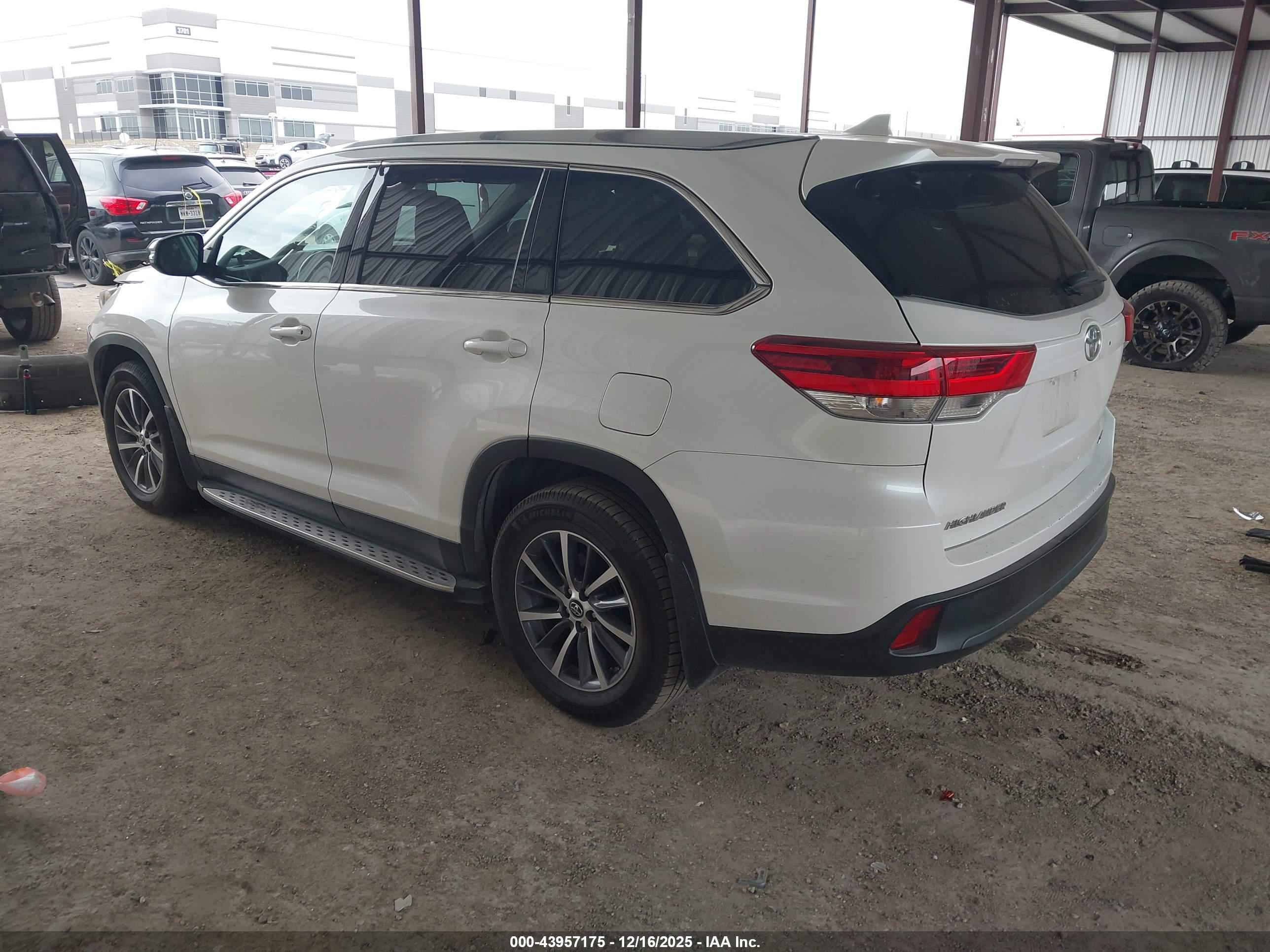 TOYOTA HIGHLANDER image 3