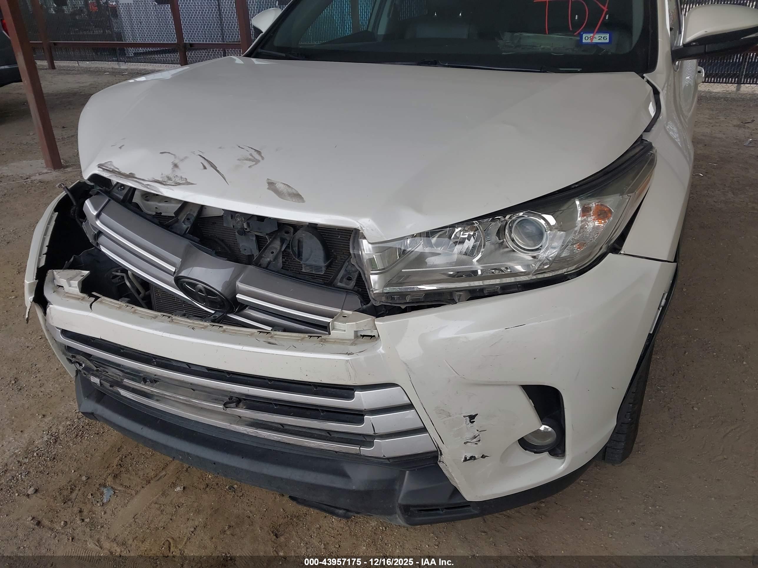 TOYOTA HIGHLANDER image 6
