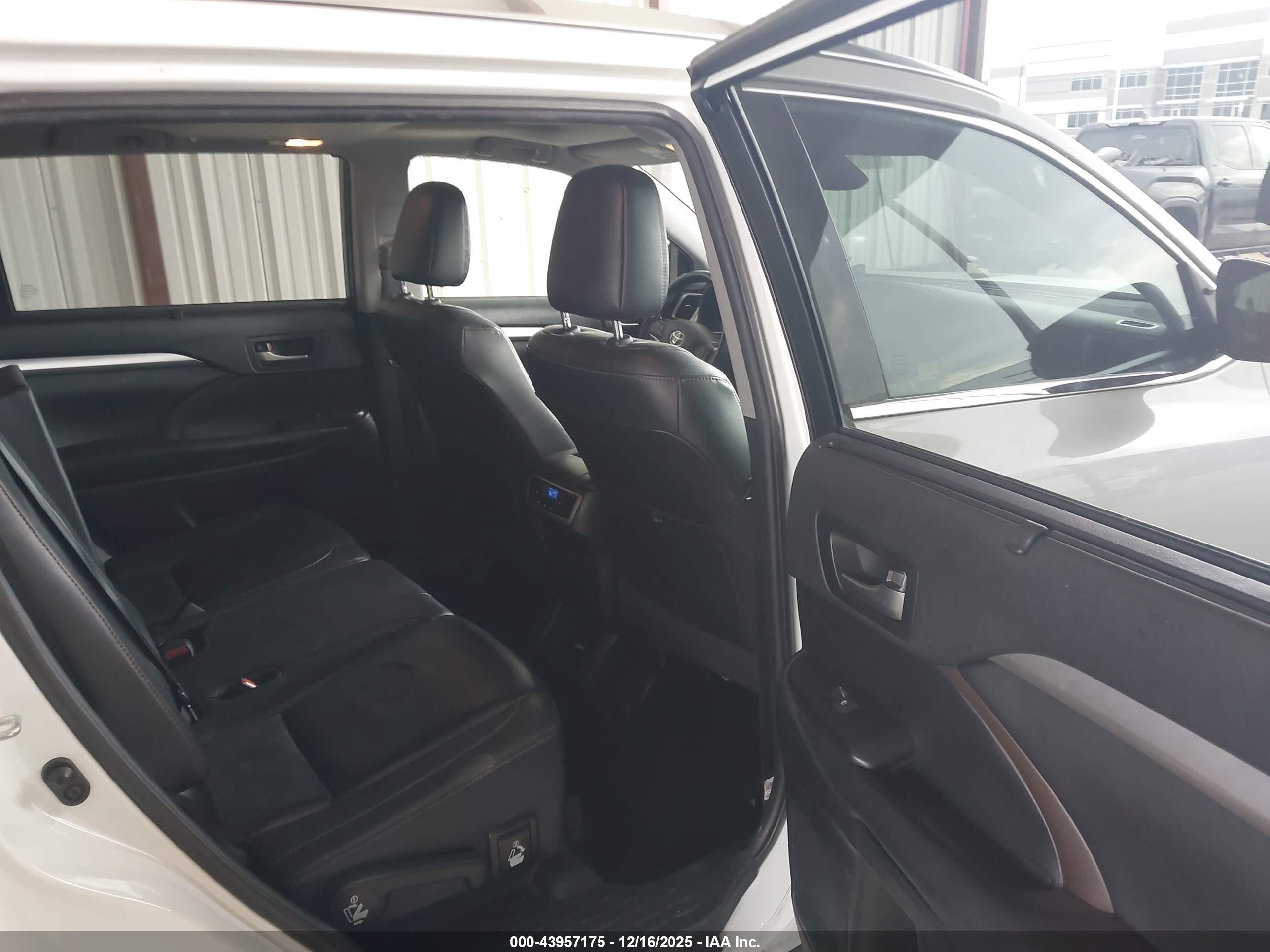 TOYOTA HIGHLANDER image 8