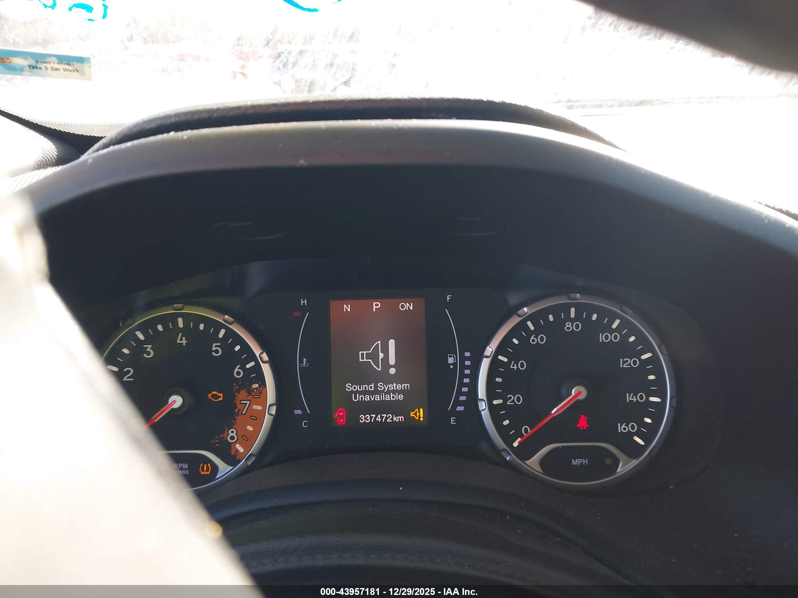 JEEP RENEGADE image 7