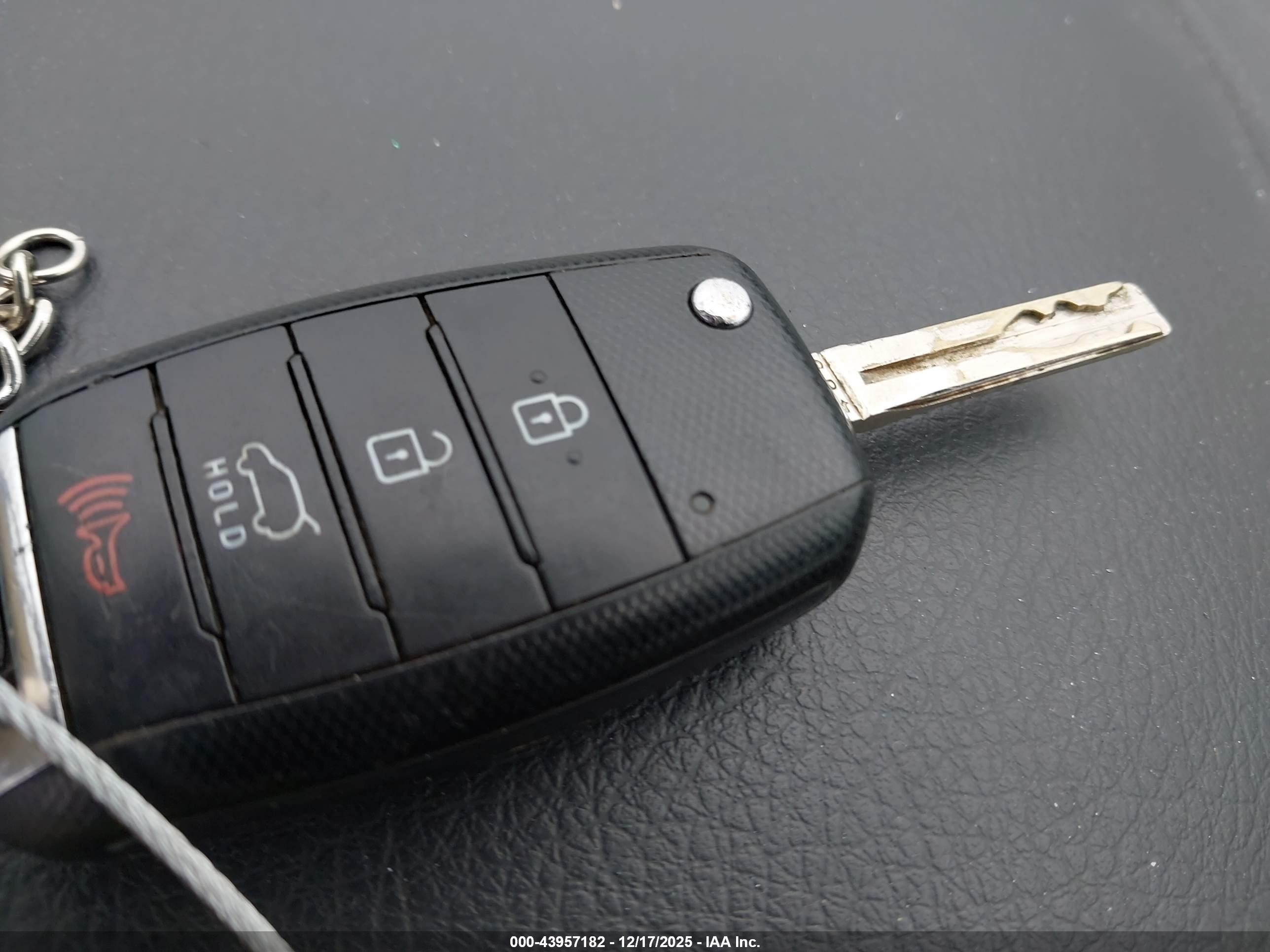 KIA SORENTO image 11
