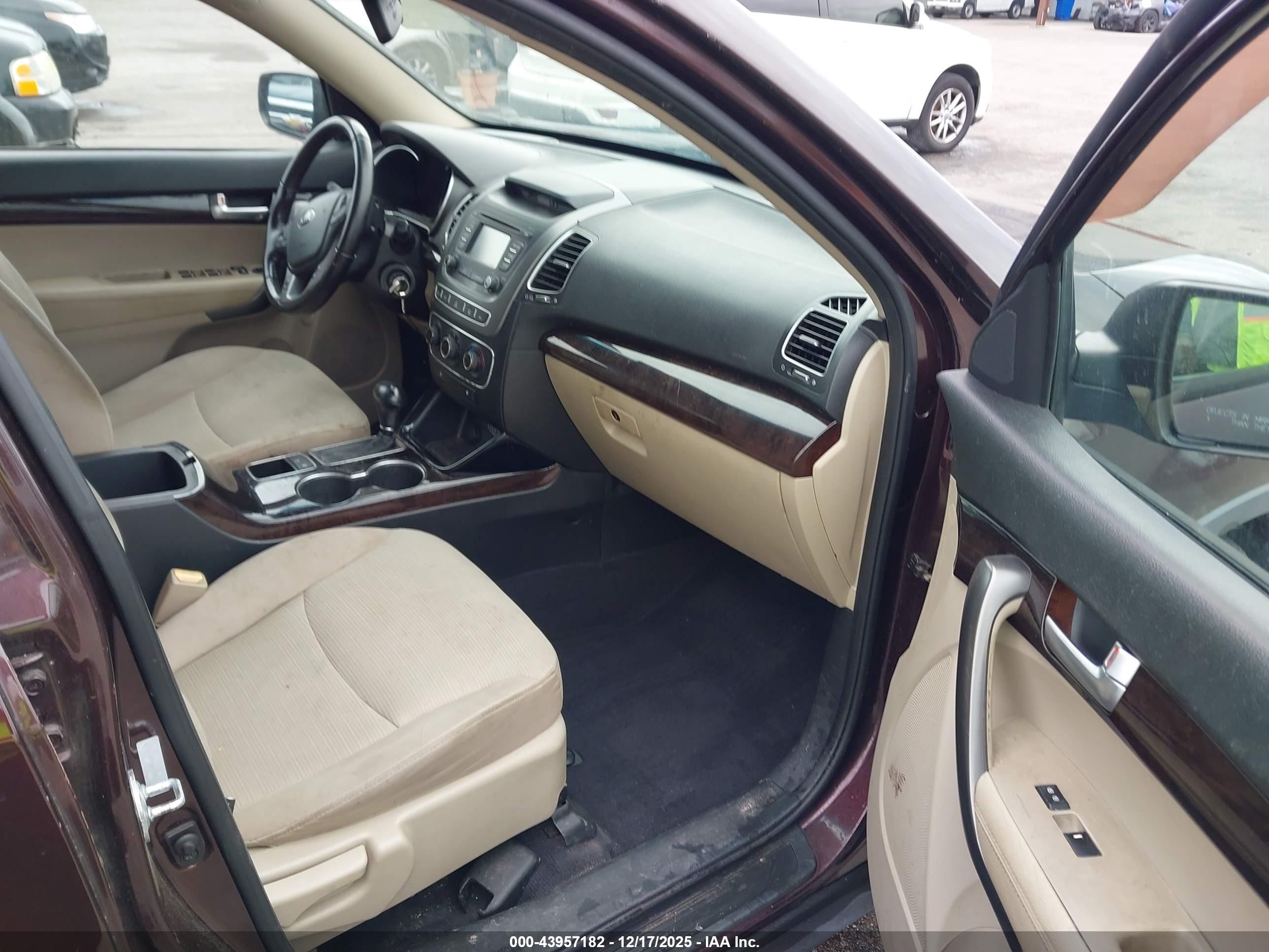 KIA SORENTO image 5