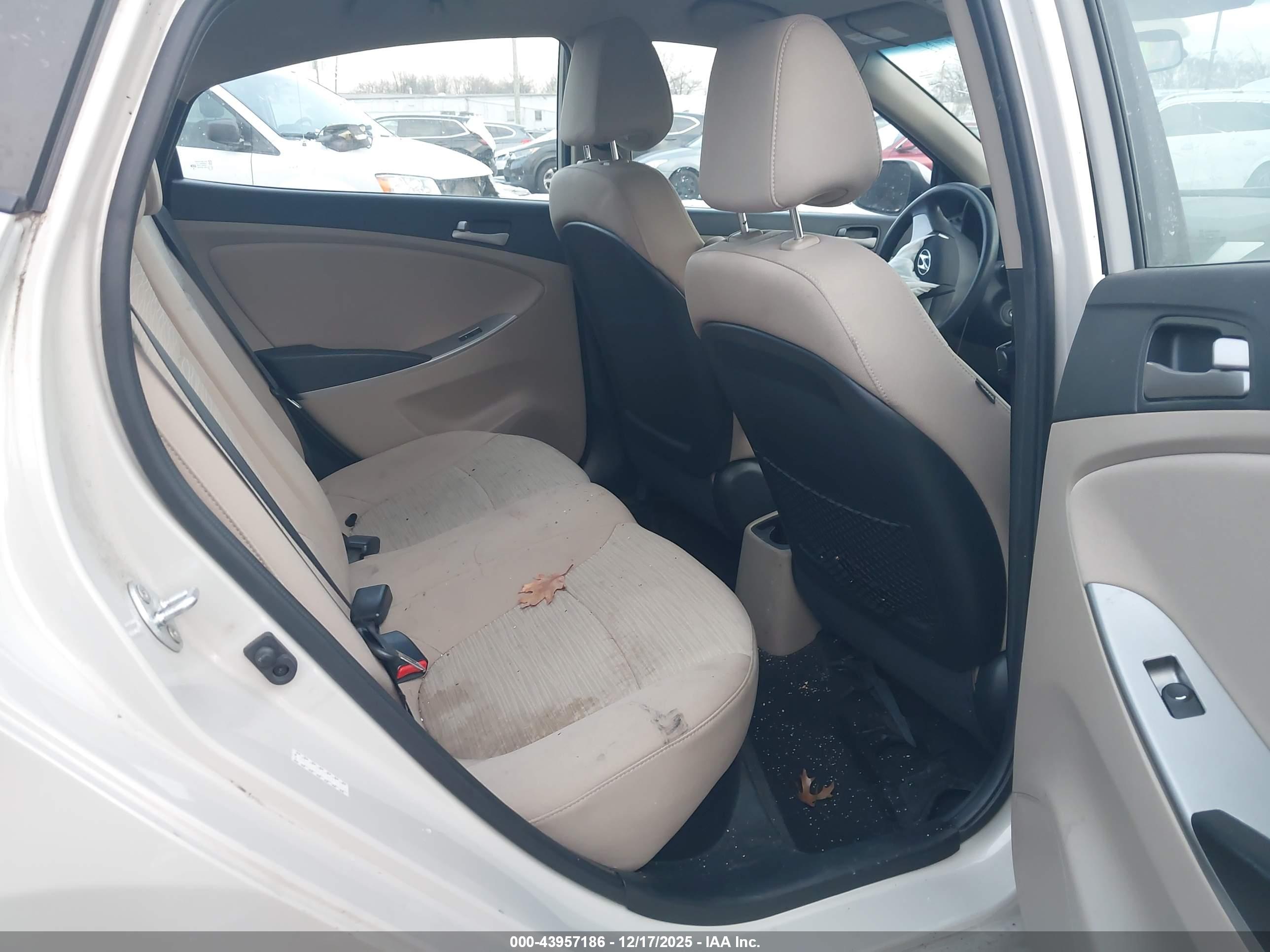 HYUNDAI ACCENT image 8