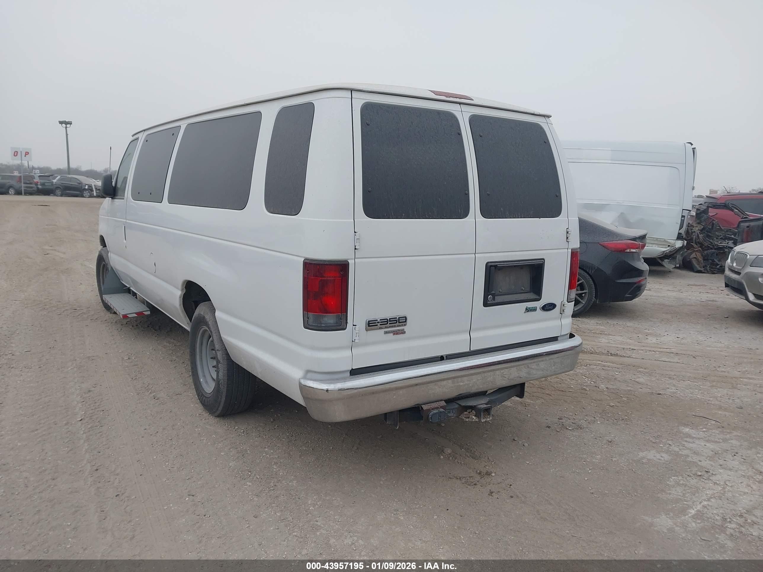 FORD E-350 image 3