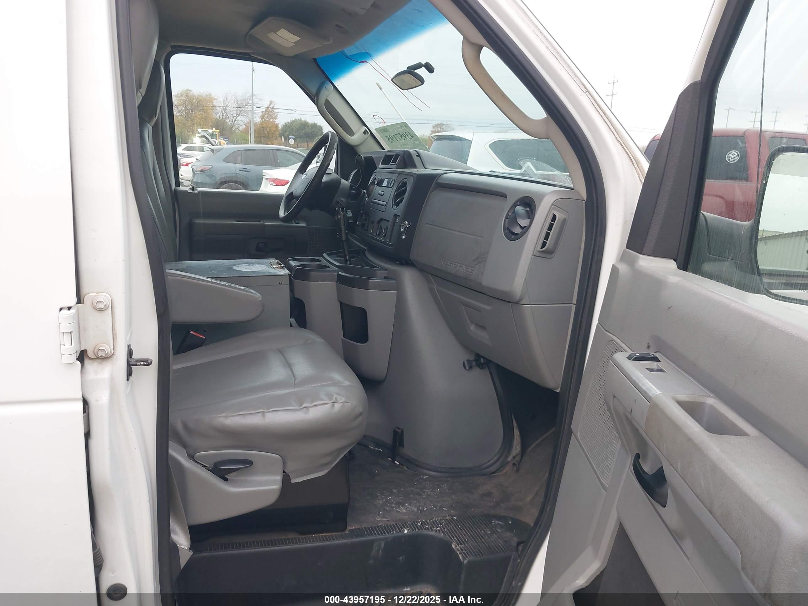 FORD E-350 image 5
