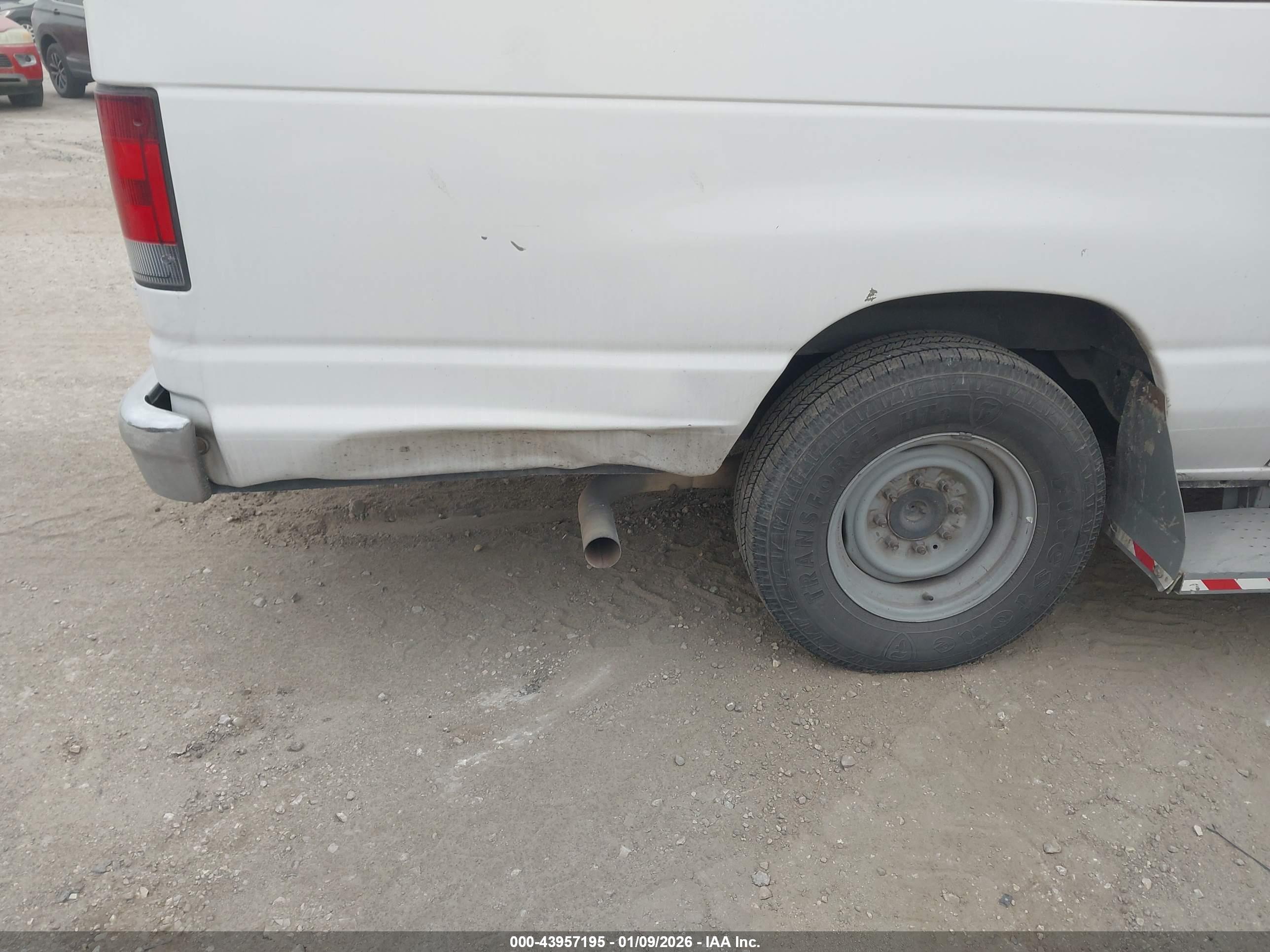 FORD E-350 image 6