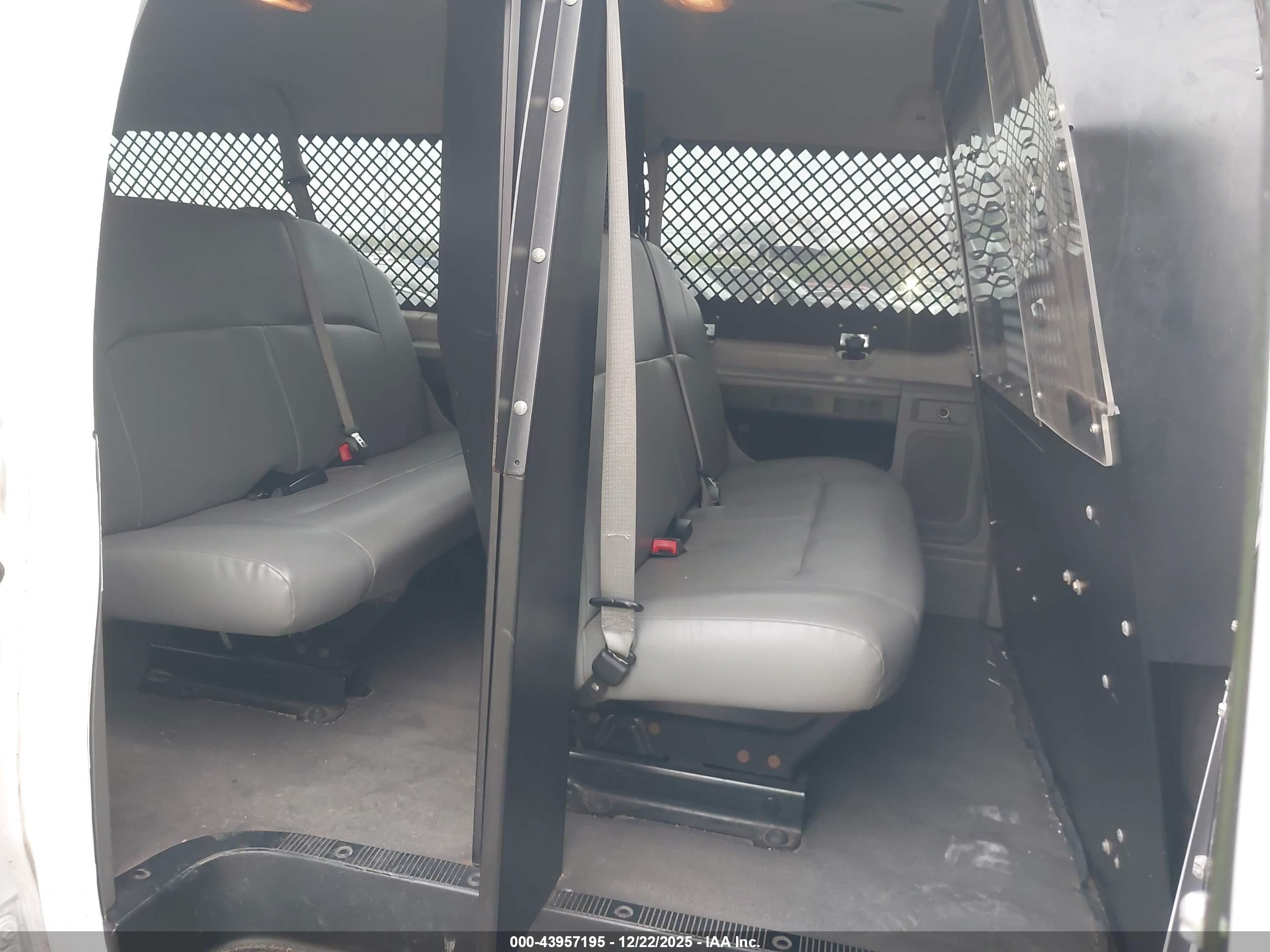 FORD E-350 image 8