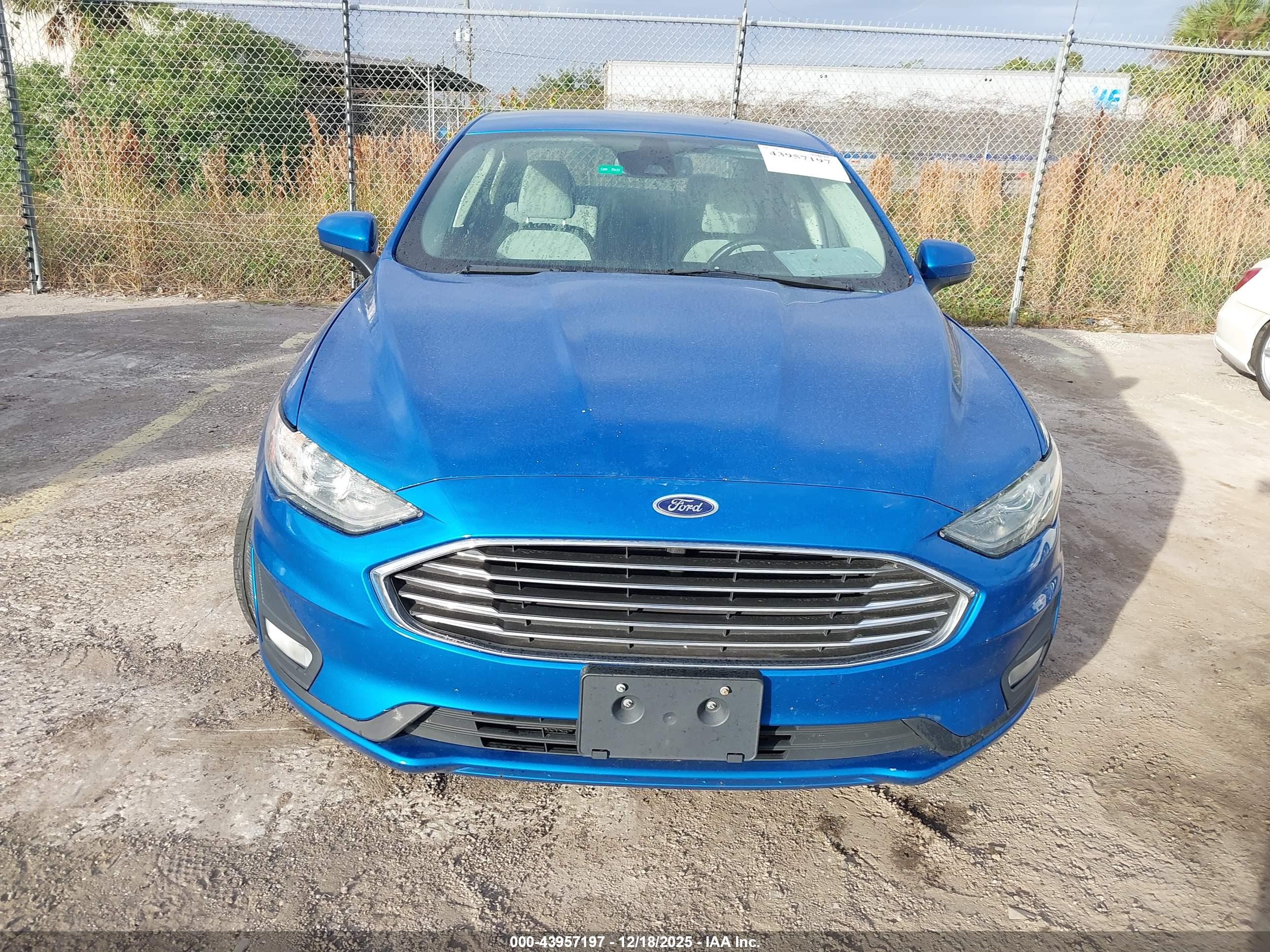 FORD FUSION image 6