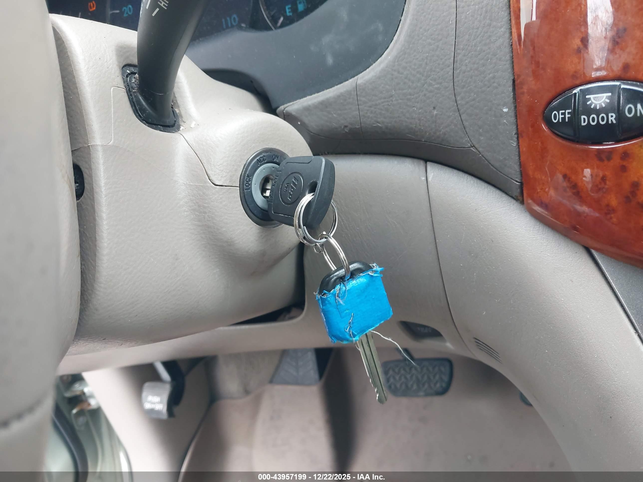 TOYOTA SIENNA image 11